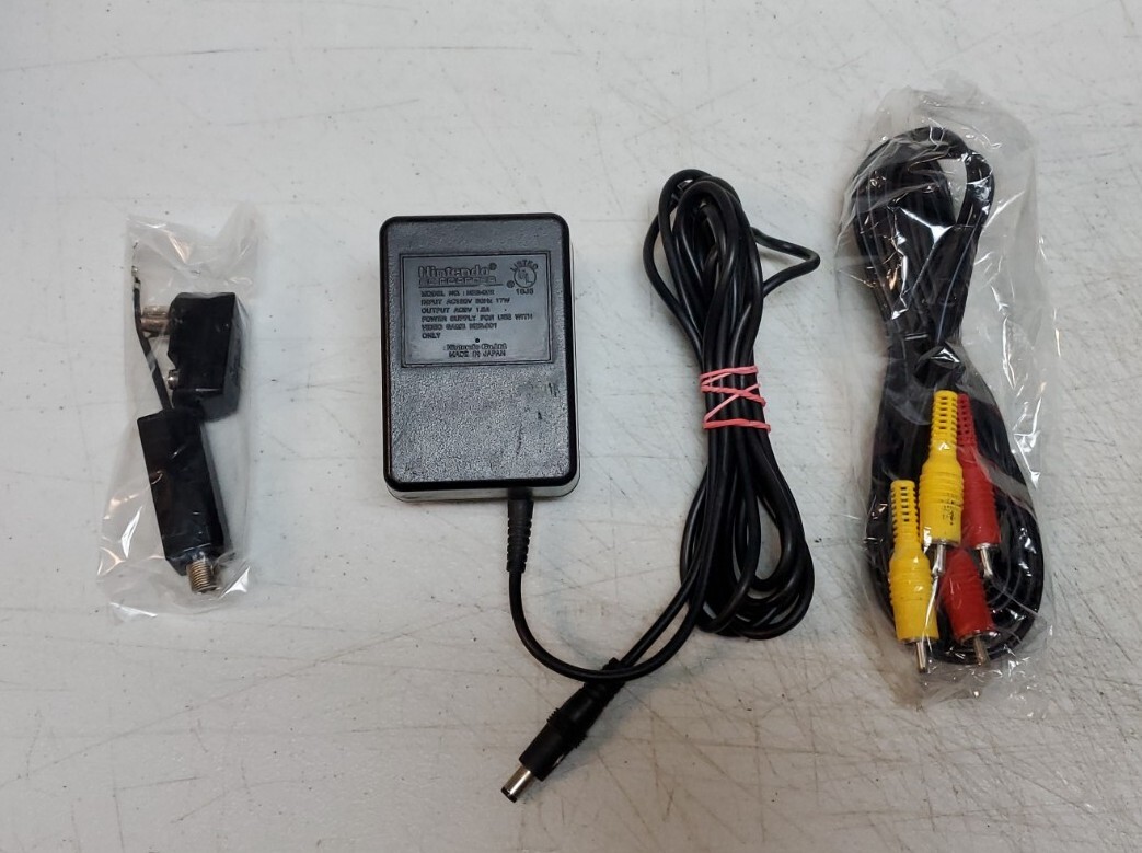 NES Action Set Complete w/Console Orange Zapper Duck Hunt Mario Bros & More READ