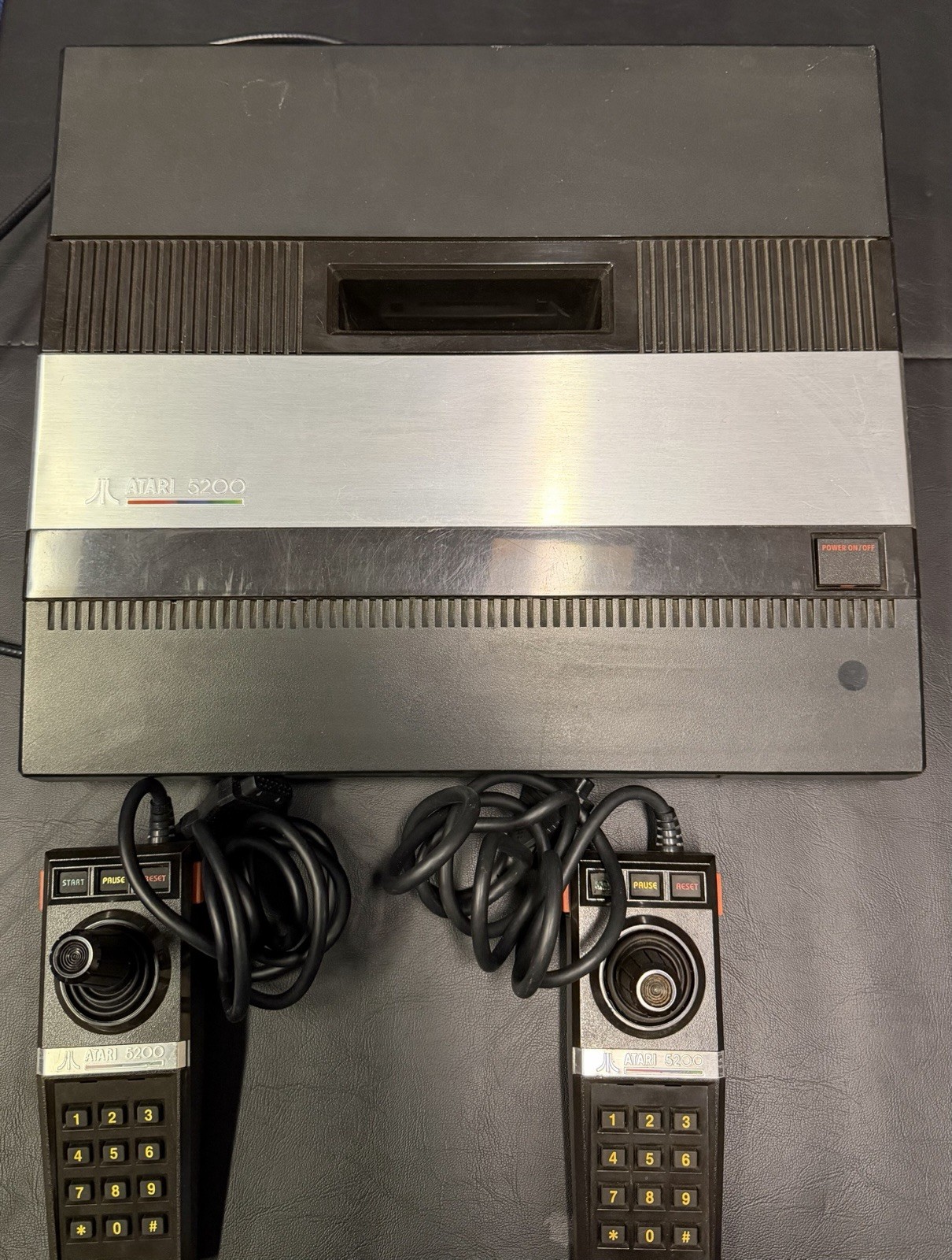 Vintage 80s – ATARI 5200 – 4 Port Black Console + 2 Controllers – Made In Taiwan
