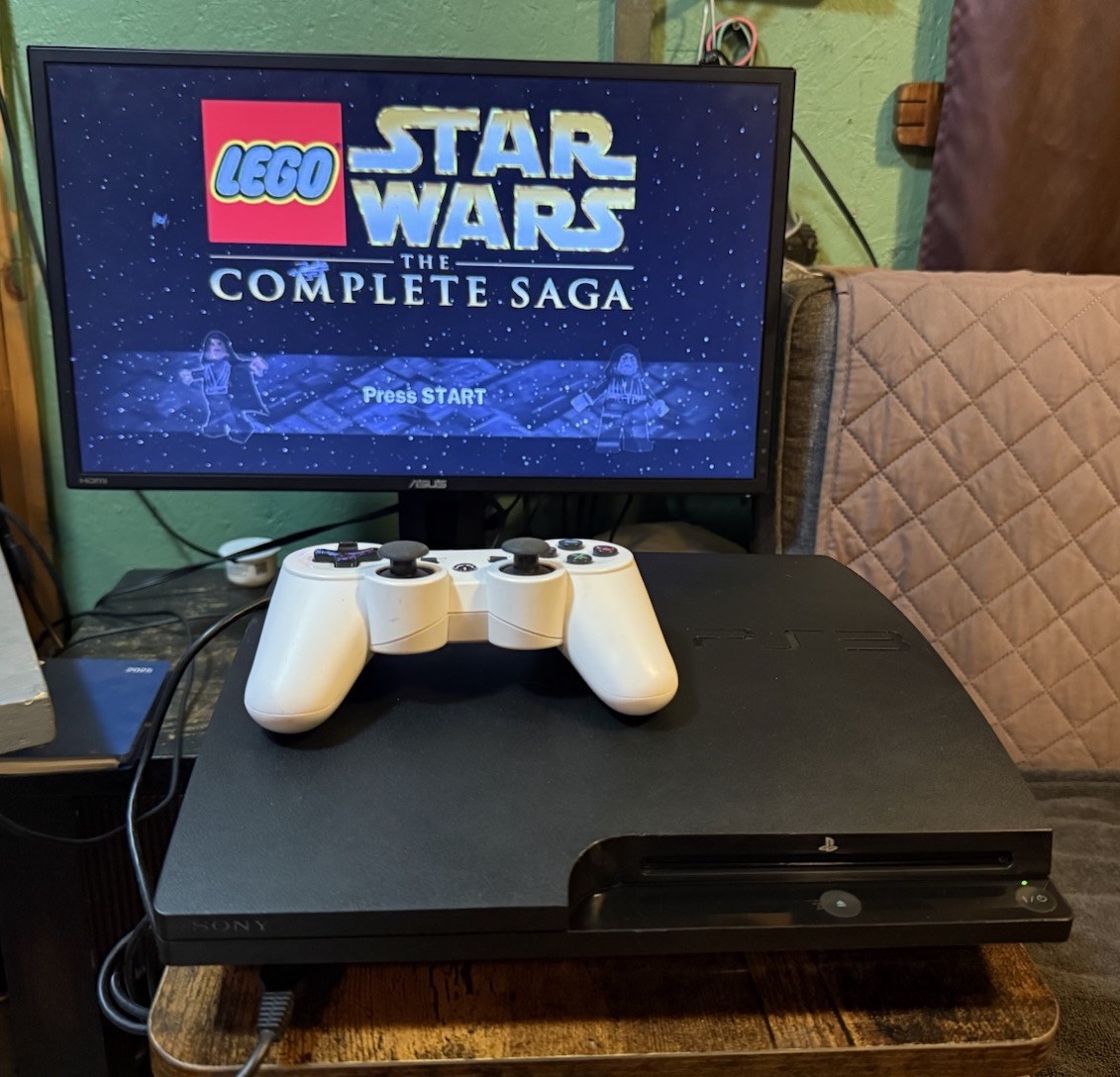 Sony PlayStation 3 PS3 Slim Console 320GB (3001B) w/Controller & Cables Working!
