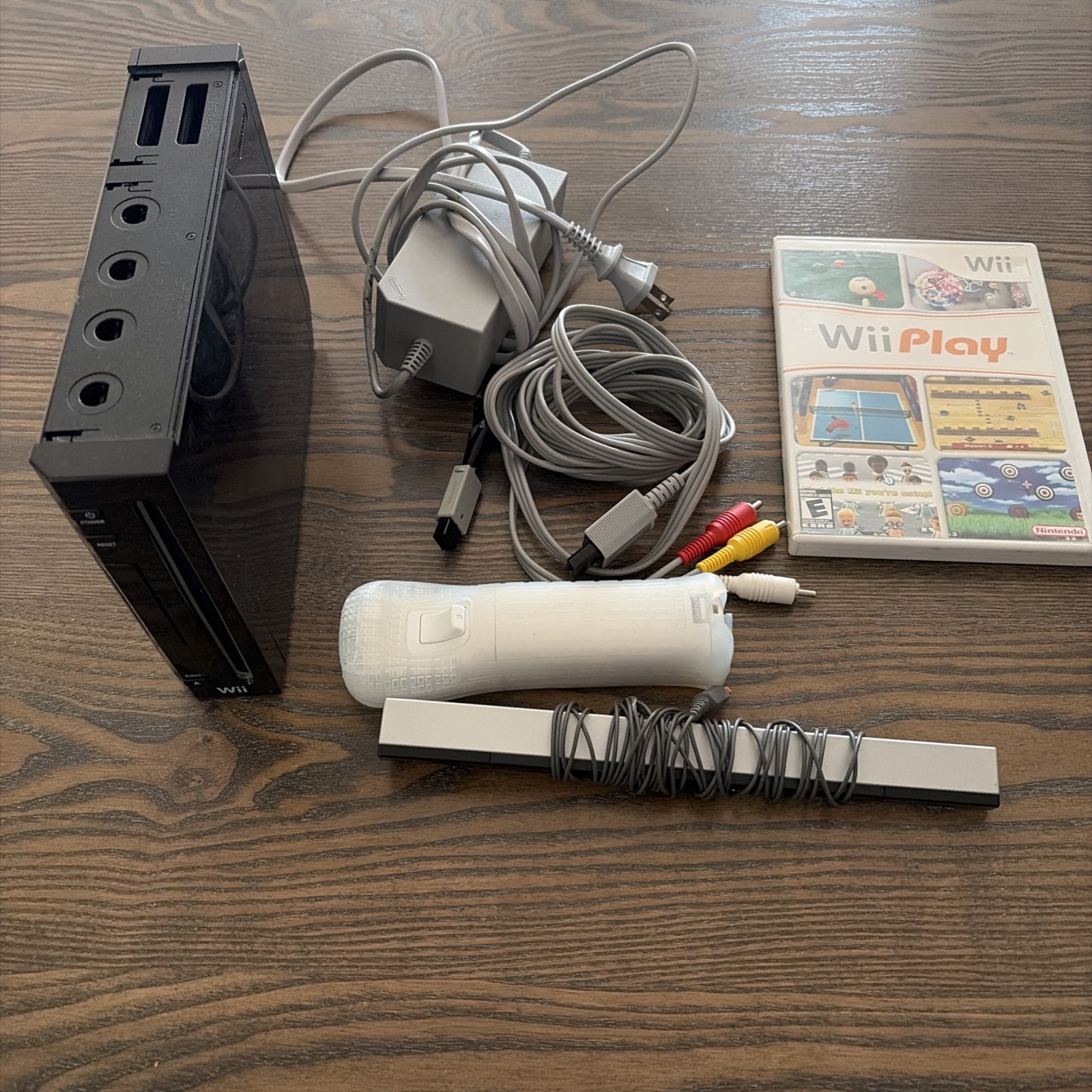 Nintendo Wii RVL-001 Black Console Motion Control with Wii Play, Controller,