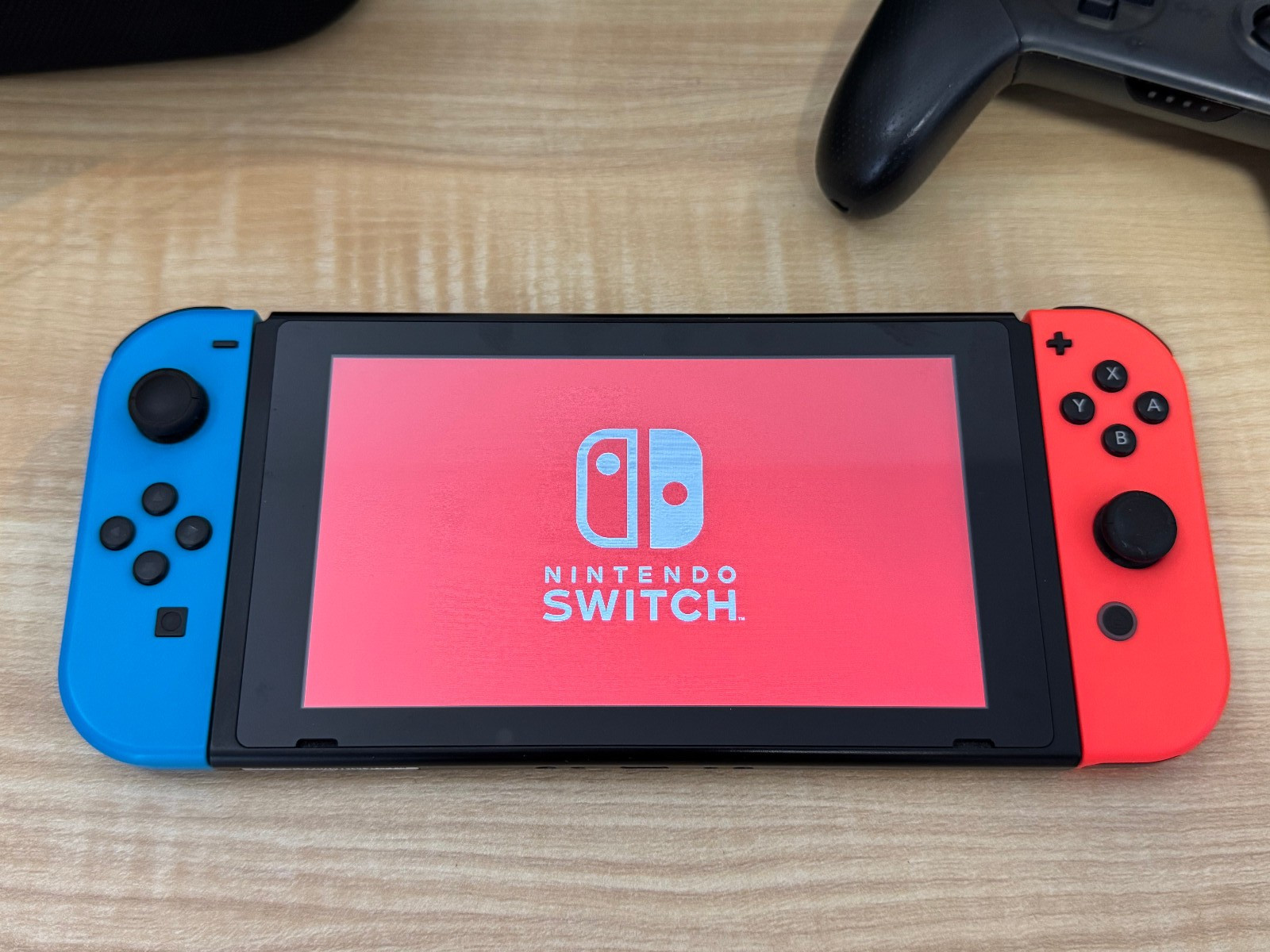 Nintendo Switch 32GB • Red/Blue • Dock/Pro Controller/Case • HAC-001(-01) (2019)