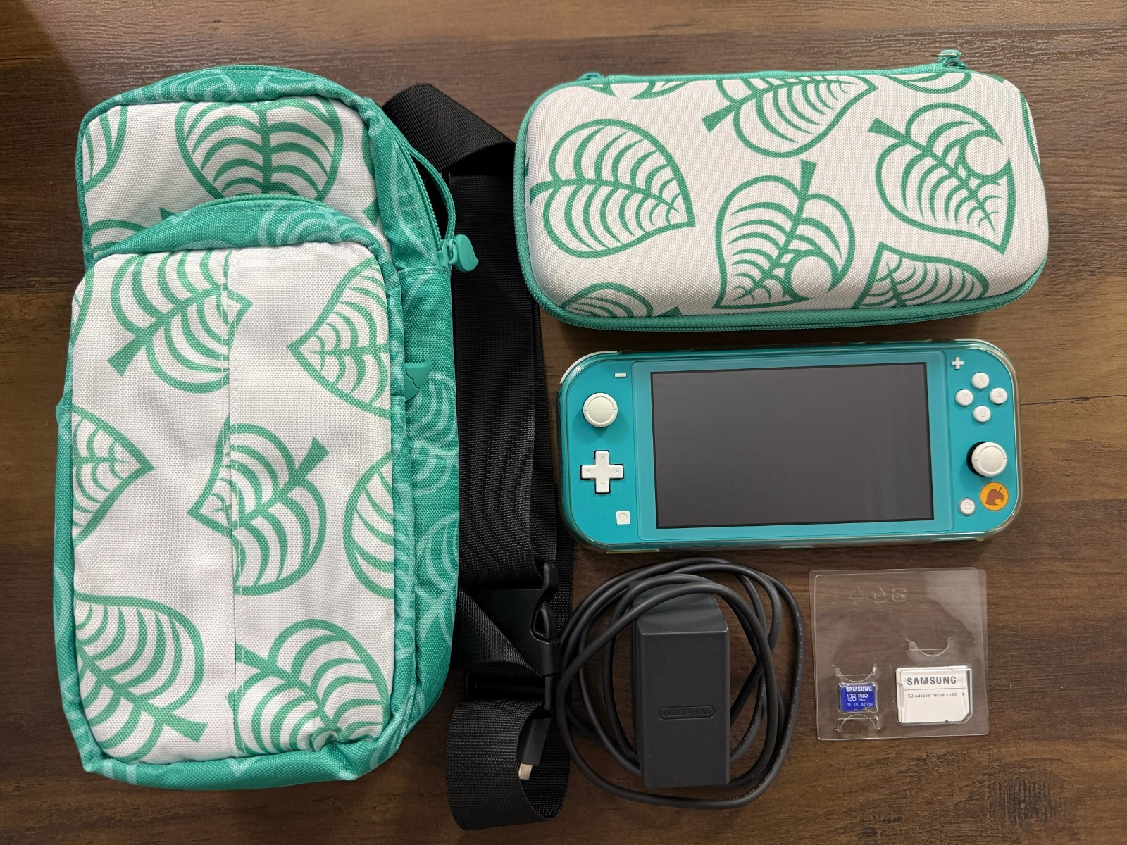 Nintendo Switch Lite Animal Crossing Edition | 128GB micro SD + Accesories inc