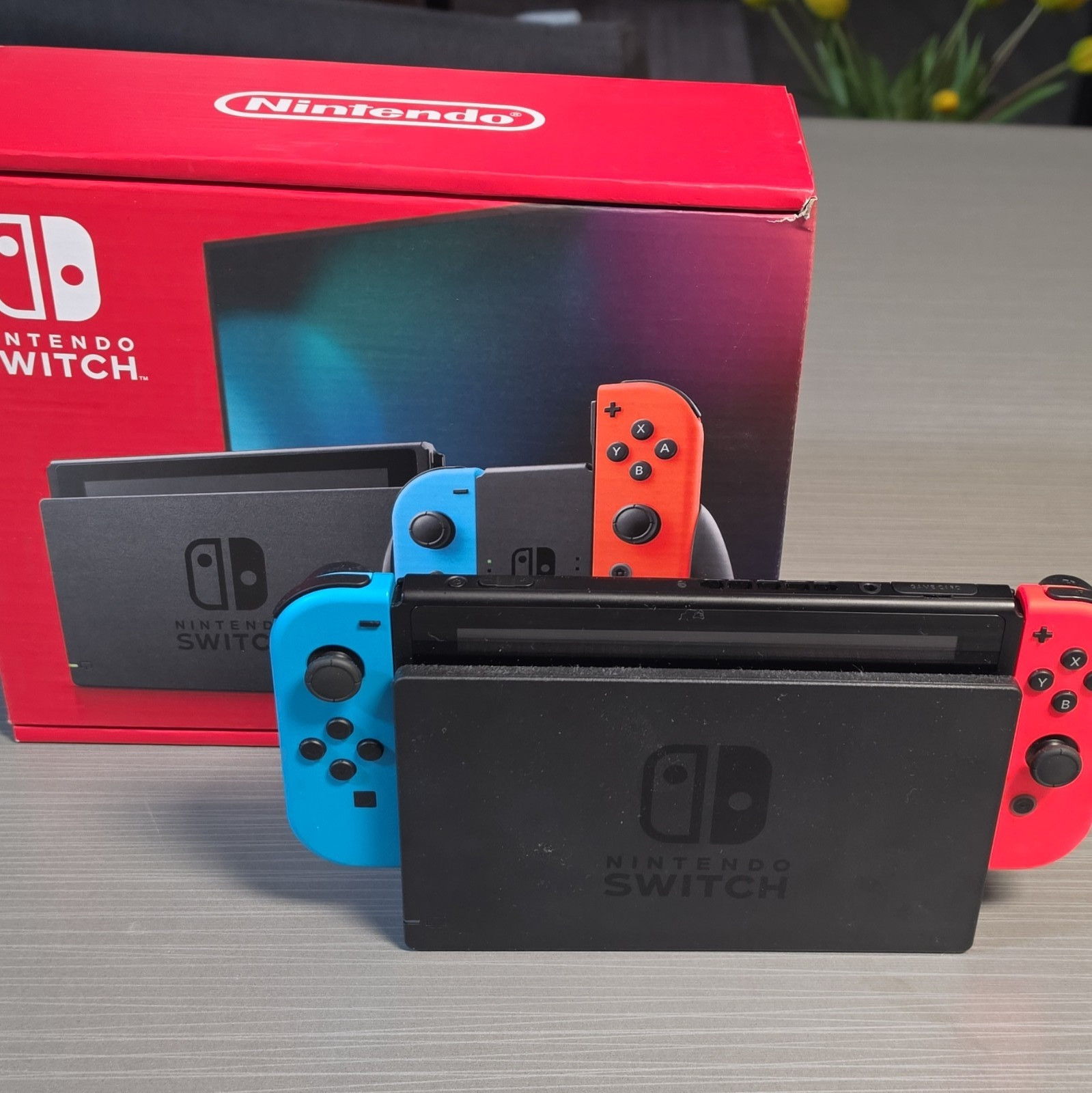 Nintendo Switch Console 32GB 720p HD HDMI w/ Neon Red/Blue Joy-Con & Dock