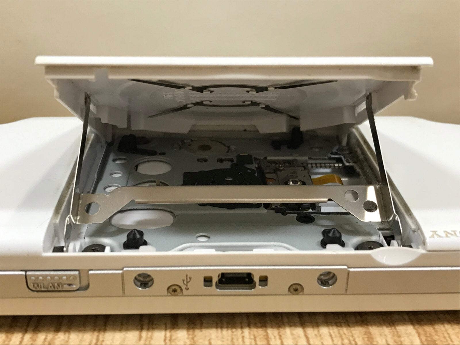 PSP-2000 CERAMIC WHITE Console Japan – With Defects GE1627