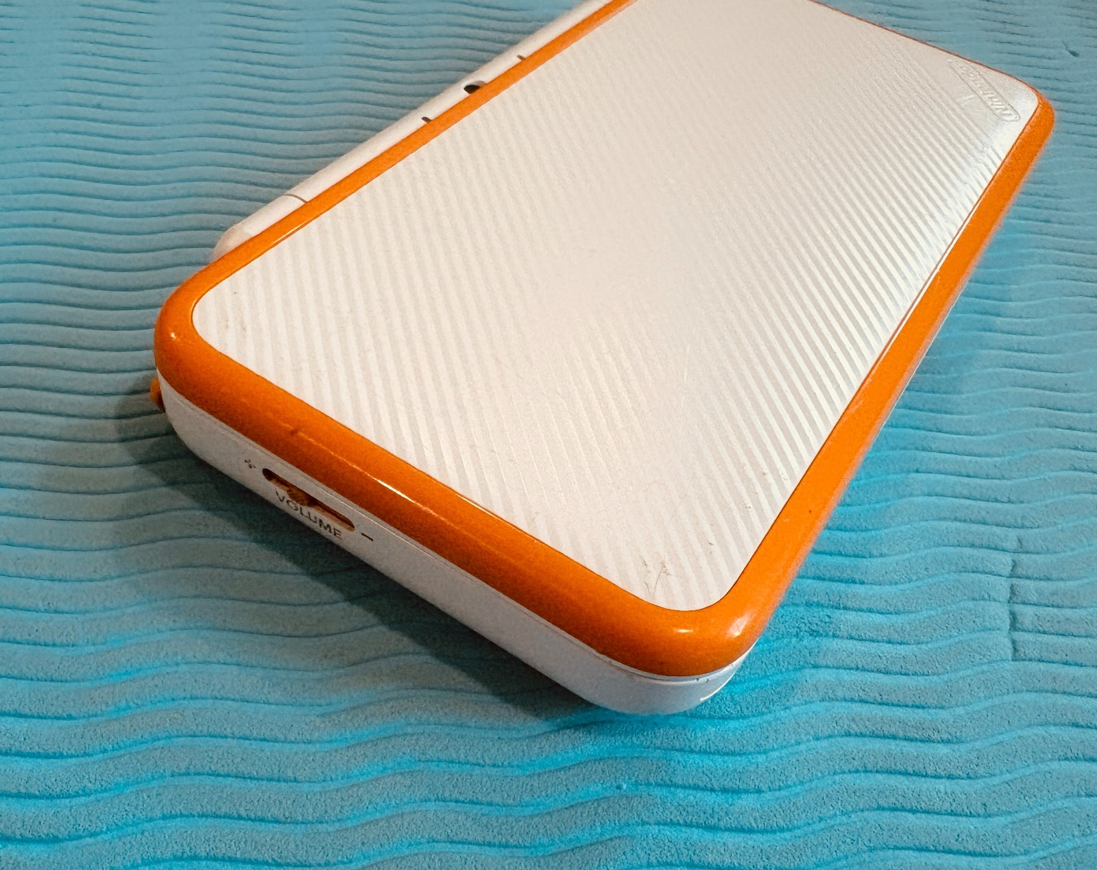 Nintendo 2DS XL Console – White/Orange (with free games)