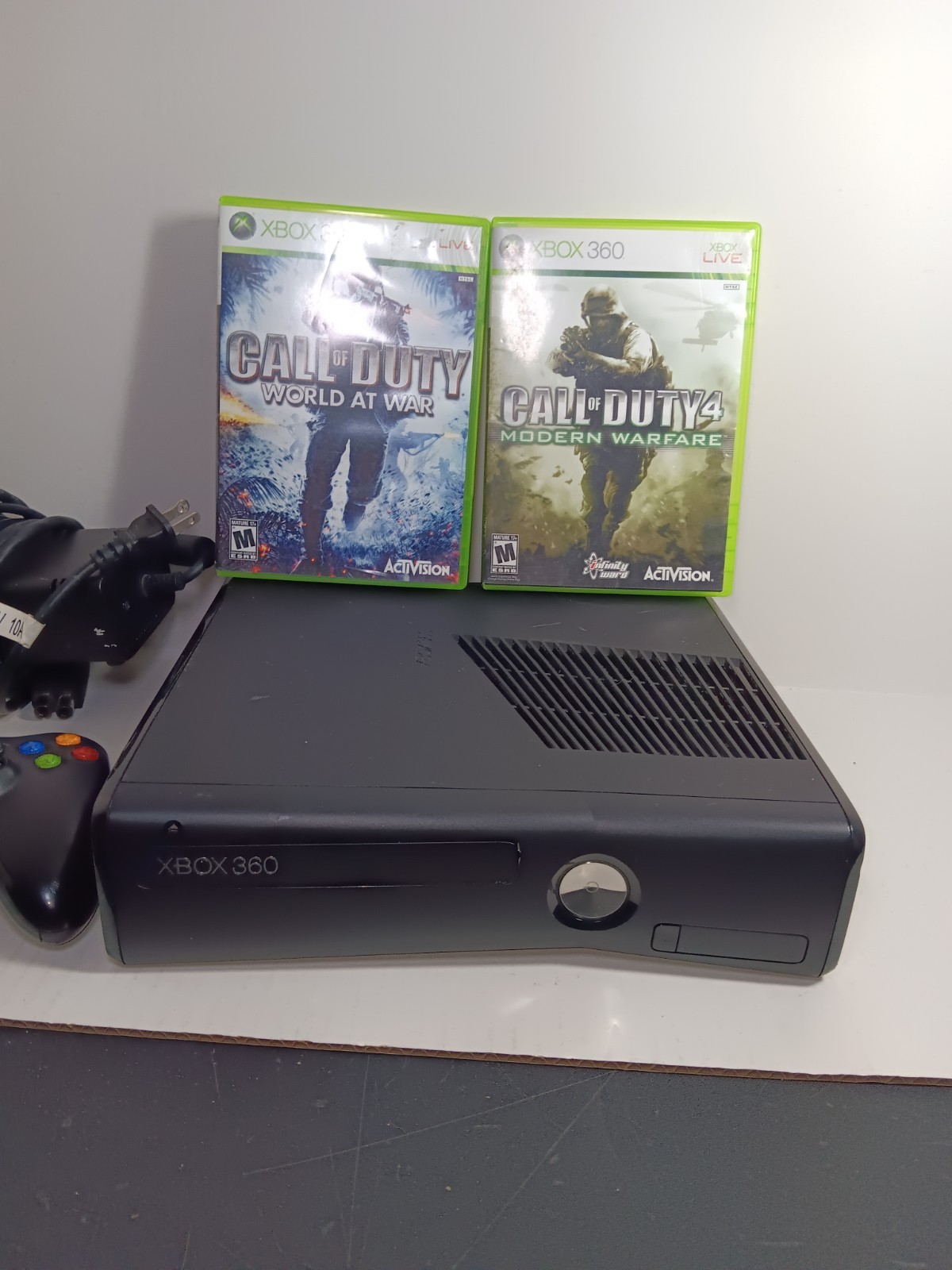 Microsoft Xbox 360 S 3.2 GB Call Of Duty Modern Warfare World At War Plus Contro