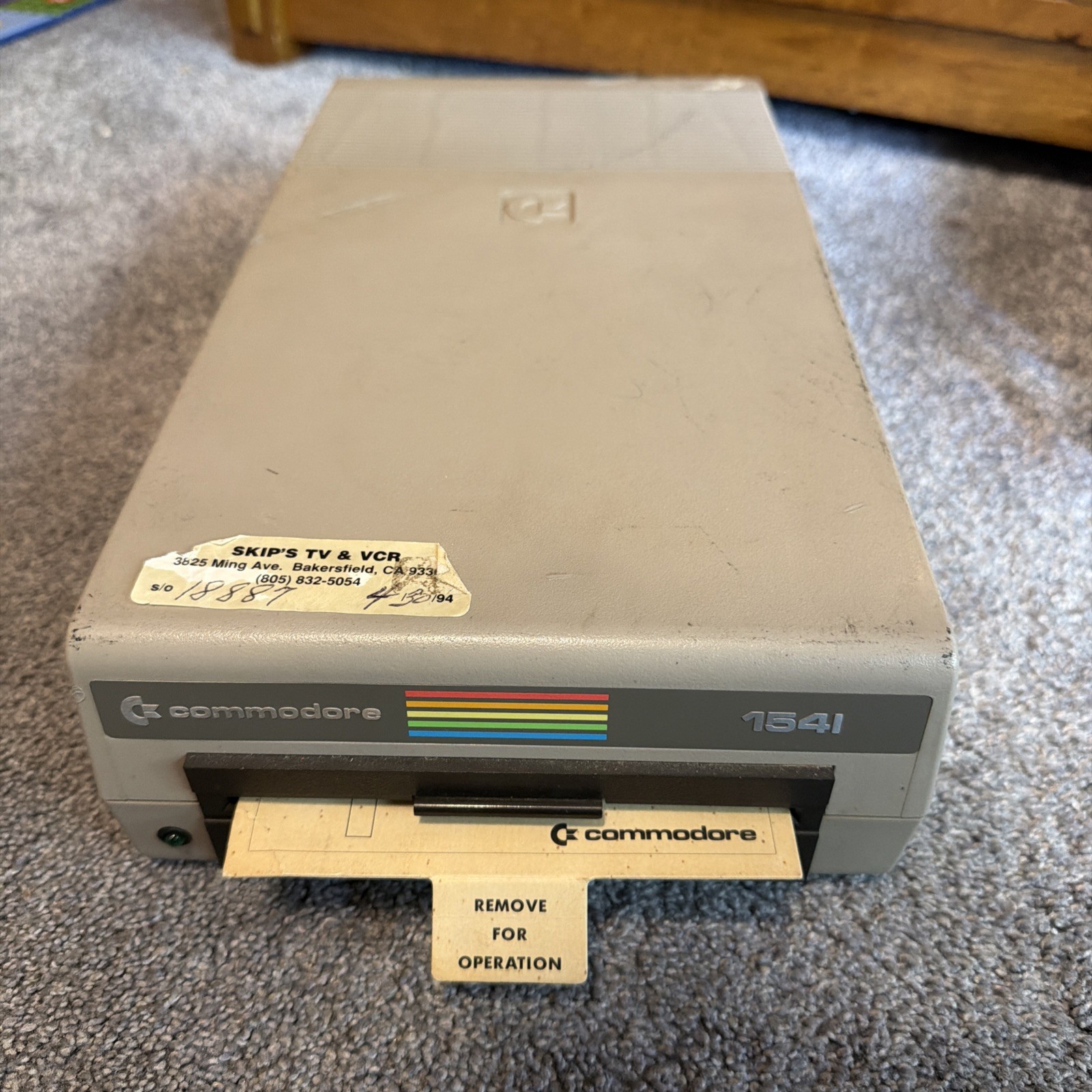 Commodore 64 Computer W/ 1541 And Lot Of Games, Manuals Etc READ