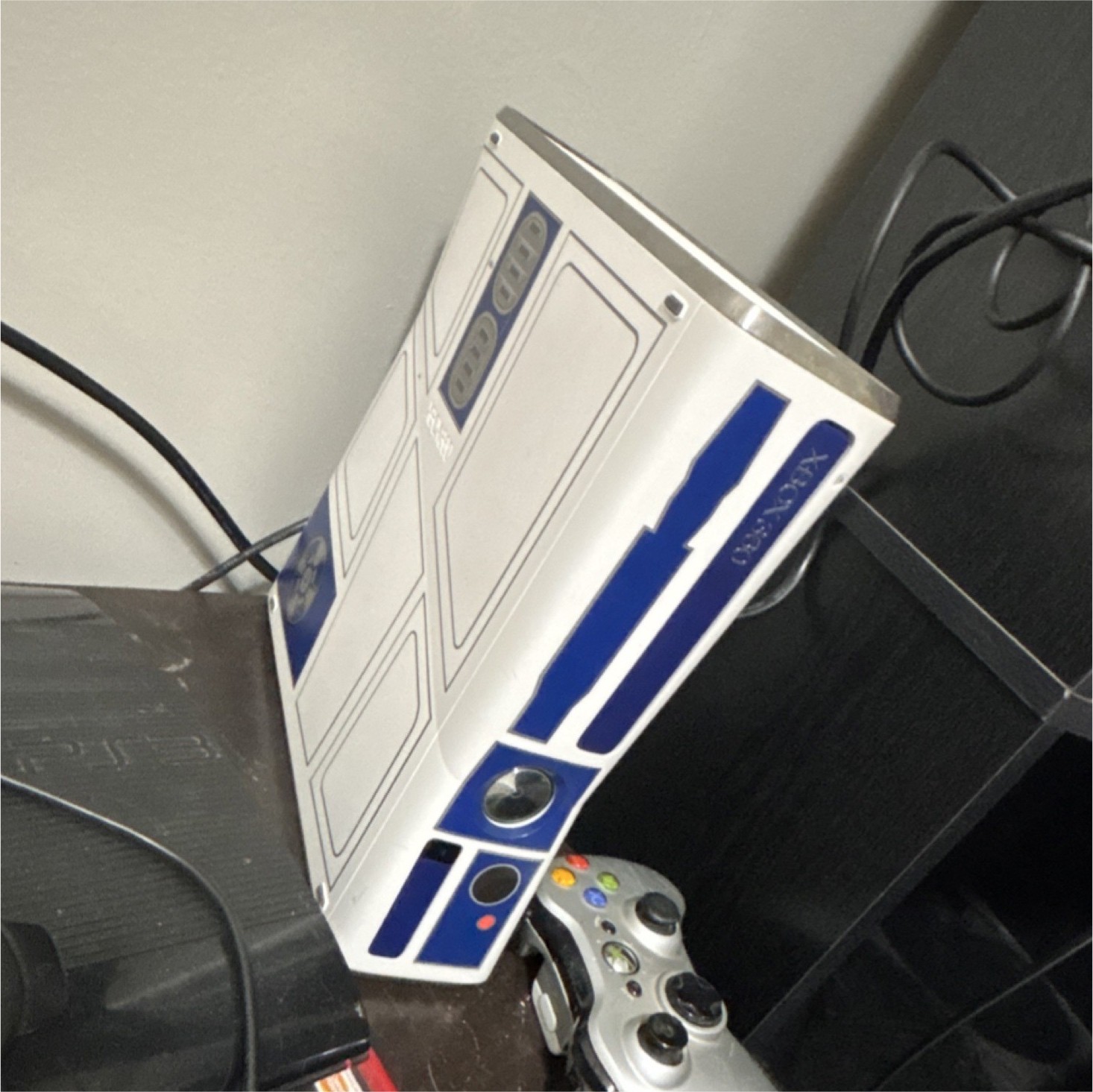 Microsoft Xbox 360 R2D2 Edition Console with Controller, Wi-Fi Capability