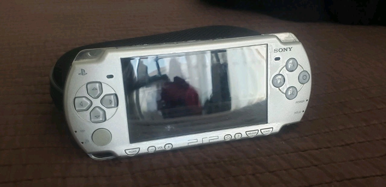 Sony PSP 2001 Silver, Games & Case USED WORKS TESTED READ DESCRIPTION