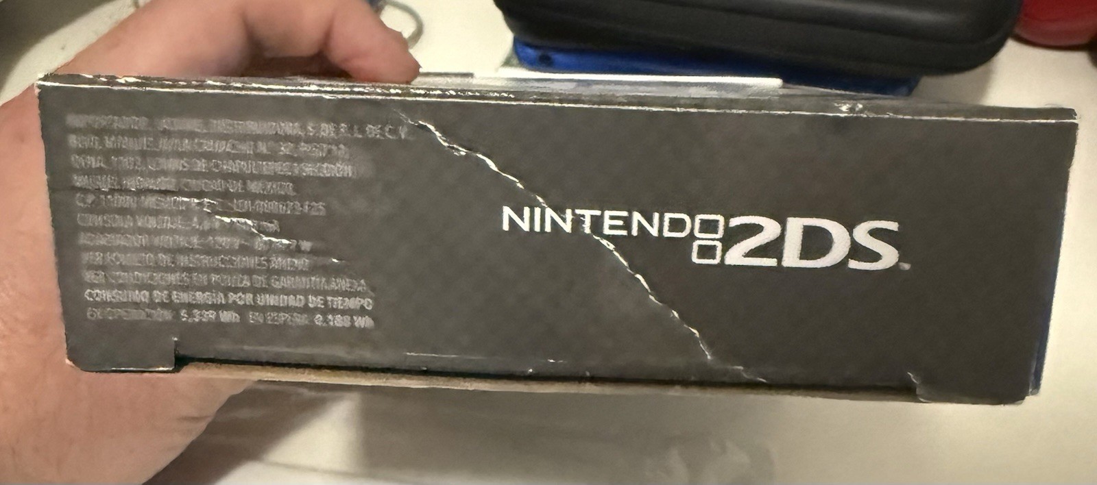 Original 2DS Blue Console with box and charger + 3 games & Carrying Case