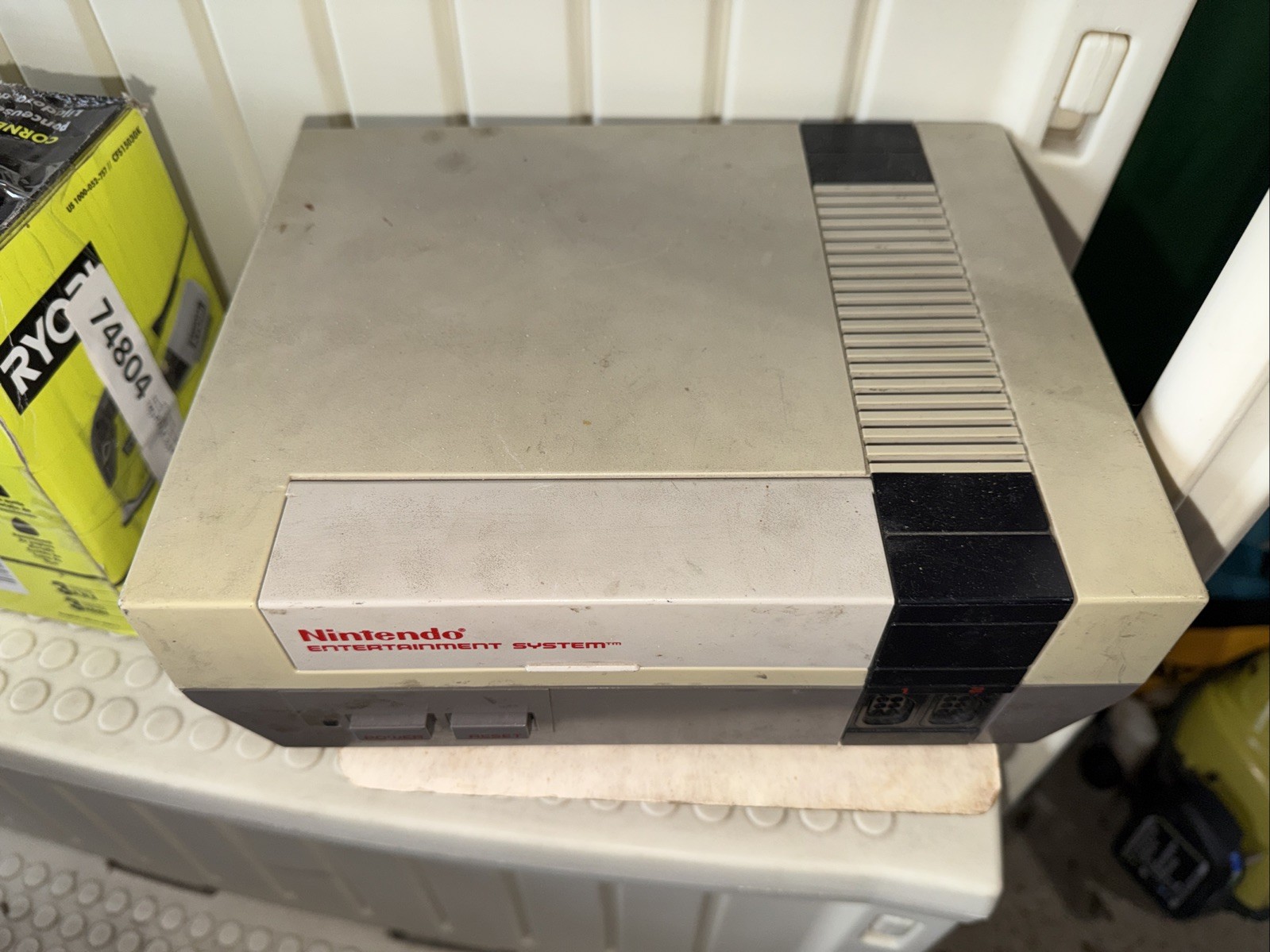 Nintendo Entertainment System NES Console – Gray (NES-001)