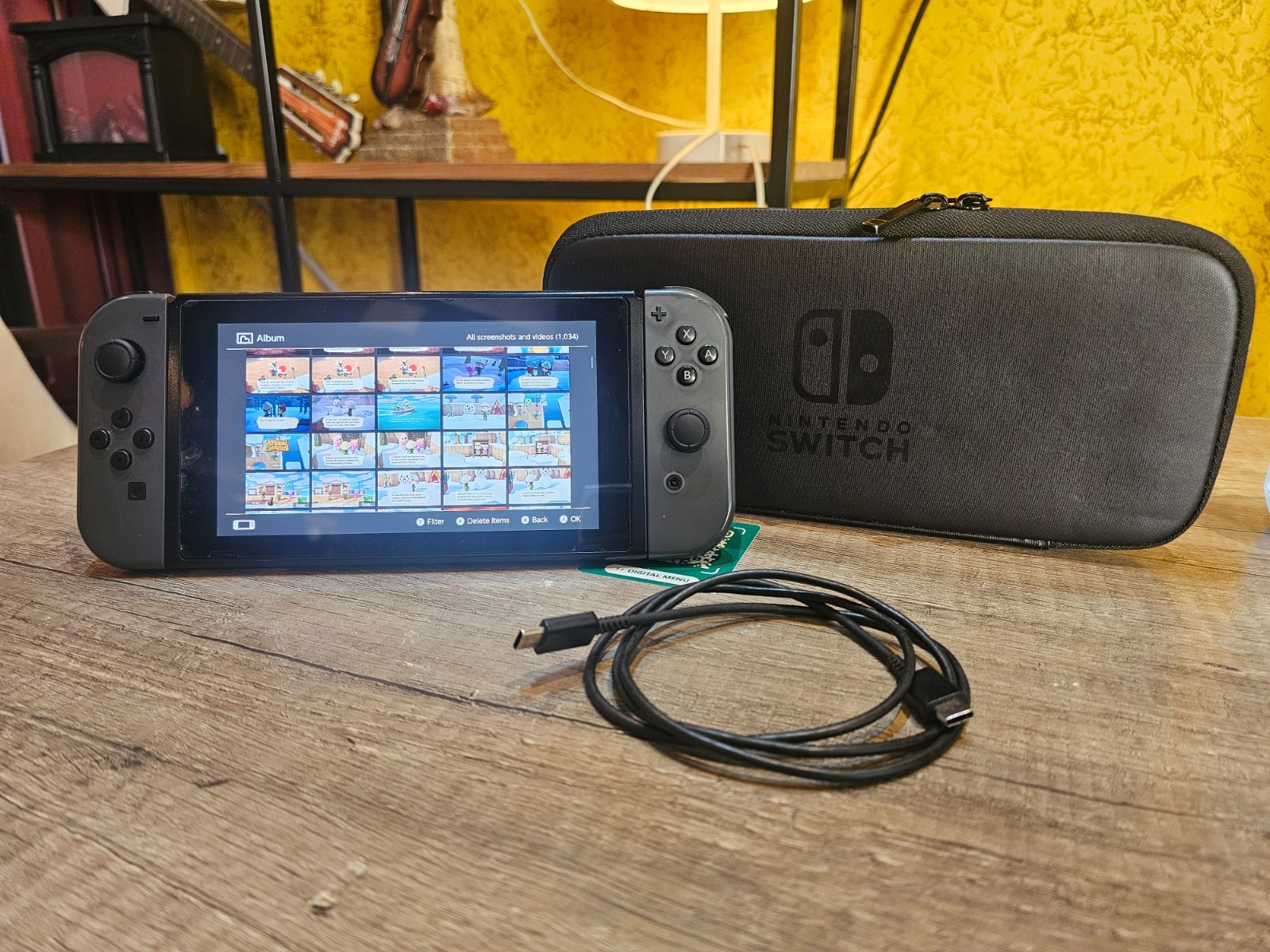 Nintendo Switch V2 HAC-001(-01) 32GB Console + Joy-Con + Original Carry Case