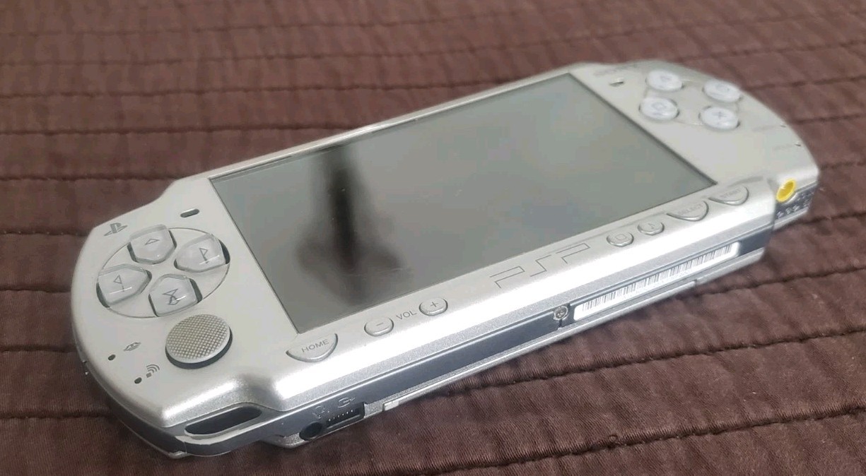 Sony PSP 2001 Silver, Games & Case USED WORKS TESTED READ DESCRIPTION