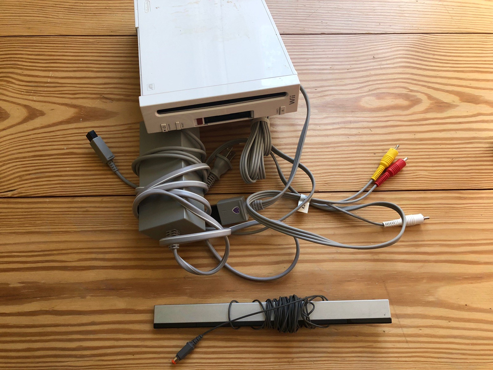 Nintendo Wii RVL-001 (USA) Video Game Console Bundle – White – Tested