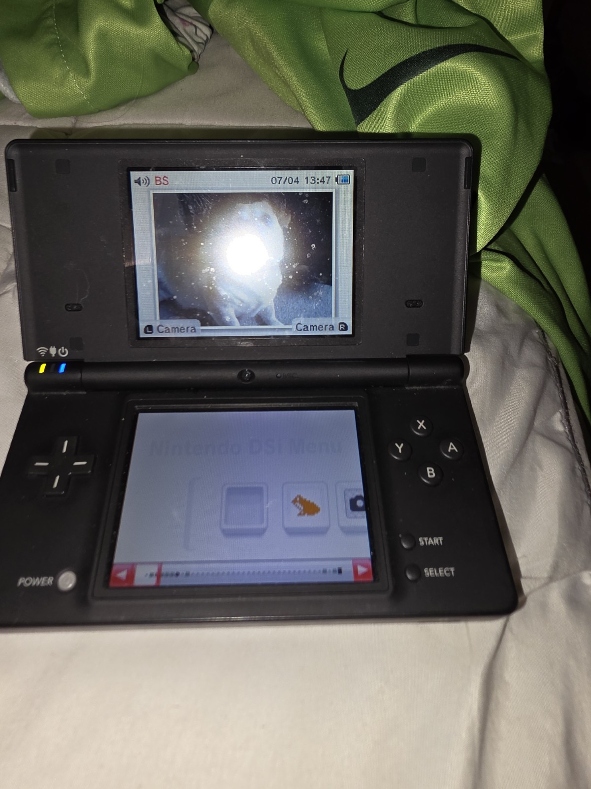 Nintendo DSi Matte Black Handheld Game Console w/ Charger DS Camera