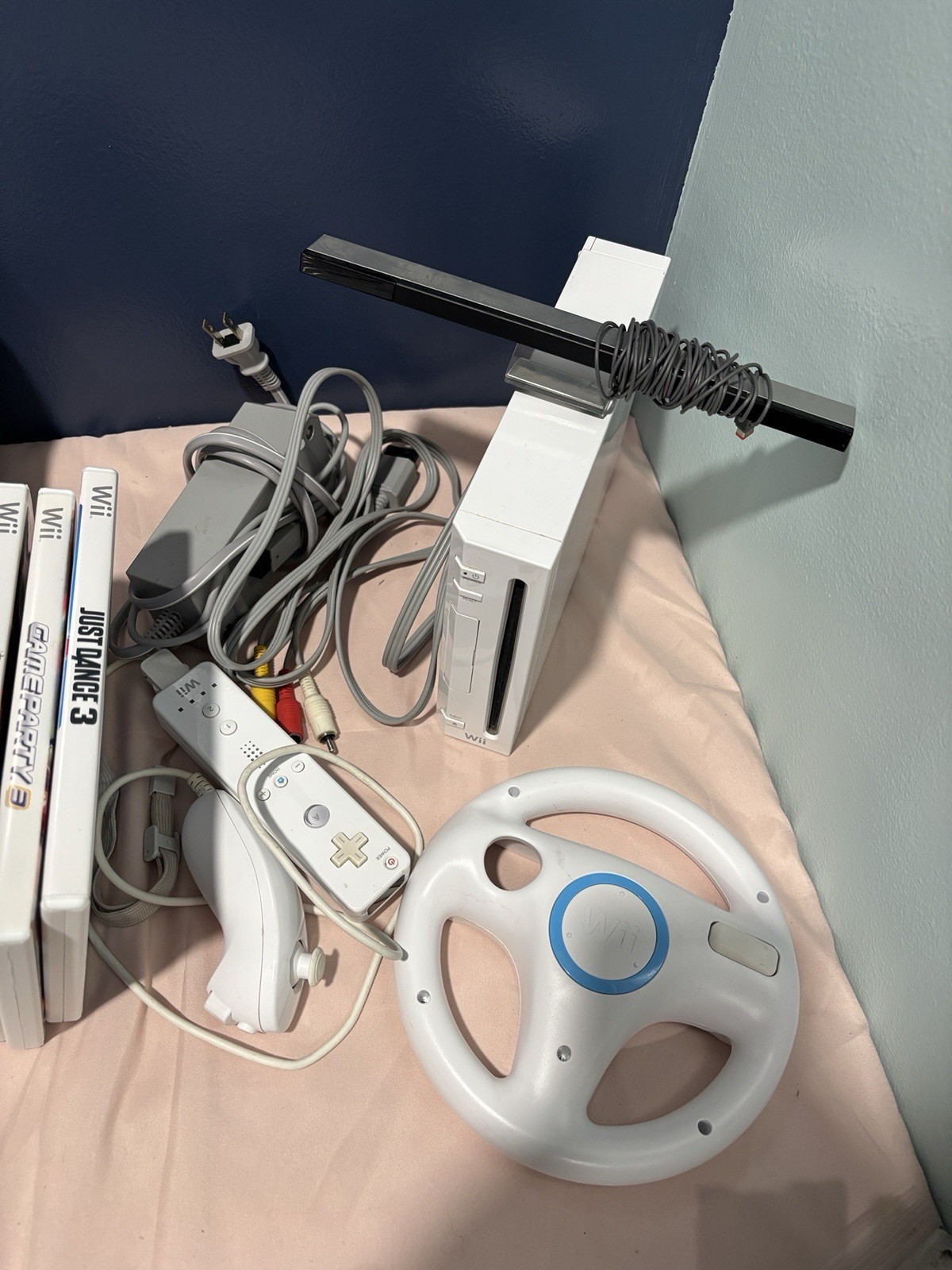 Nintendo Wii Console Bundle RVL-101 w/ 14 Games,1 Controller 1 Nun Cables Tested