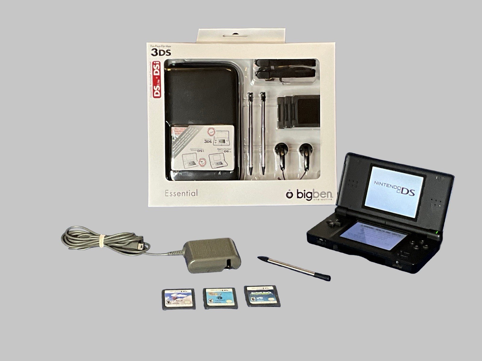 Nintendo DS Lite Cobalt/Black With Brand New Accessory Pack and 3 Games