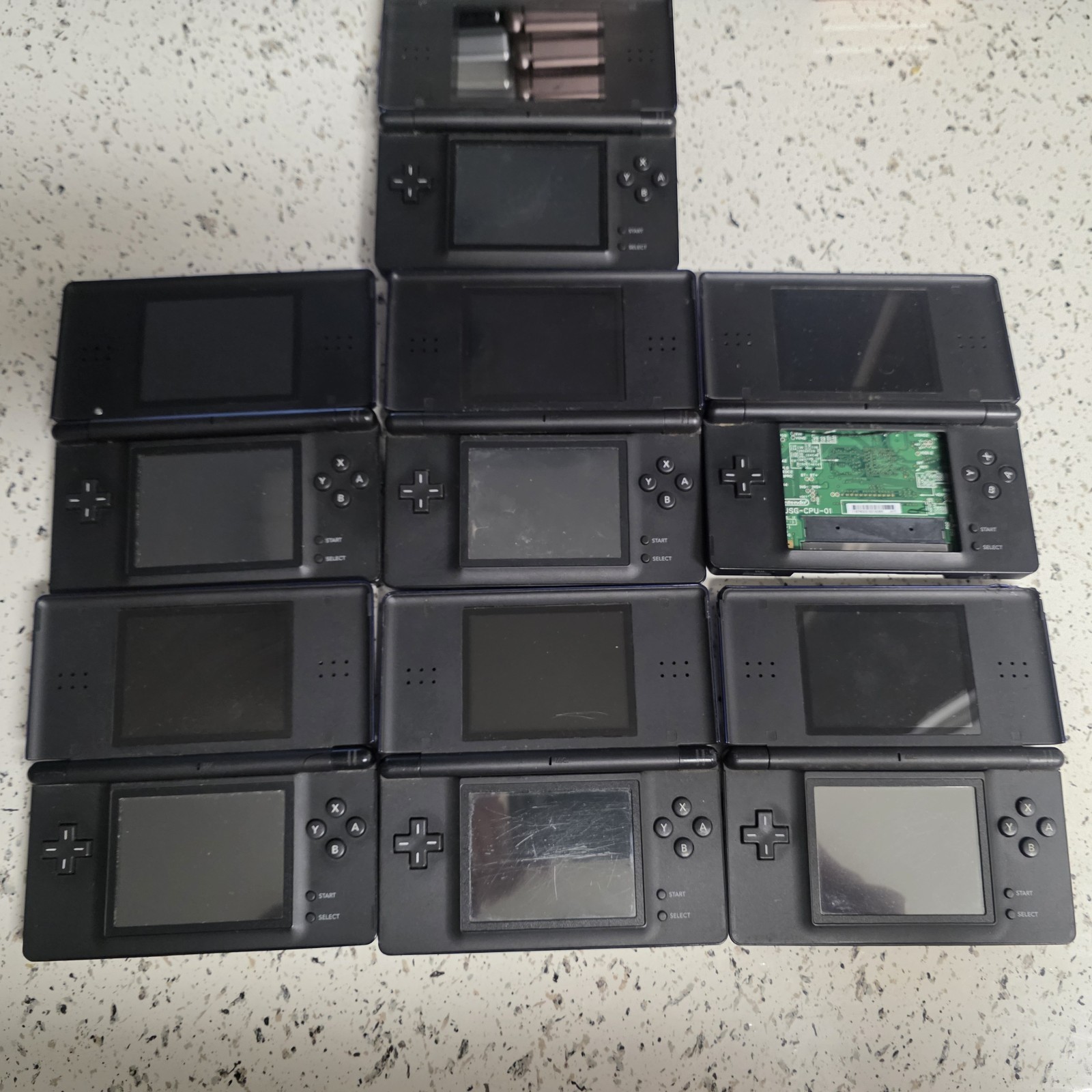 Salvage Lot Of 38 Nintendo Handheld Consoles (3ds, 3dsxl, dsi, Ds Lite)