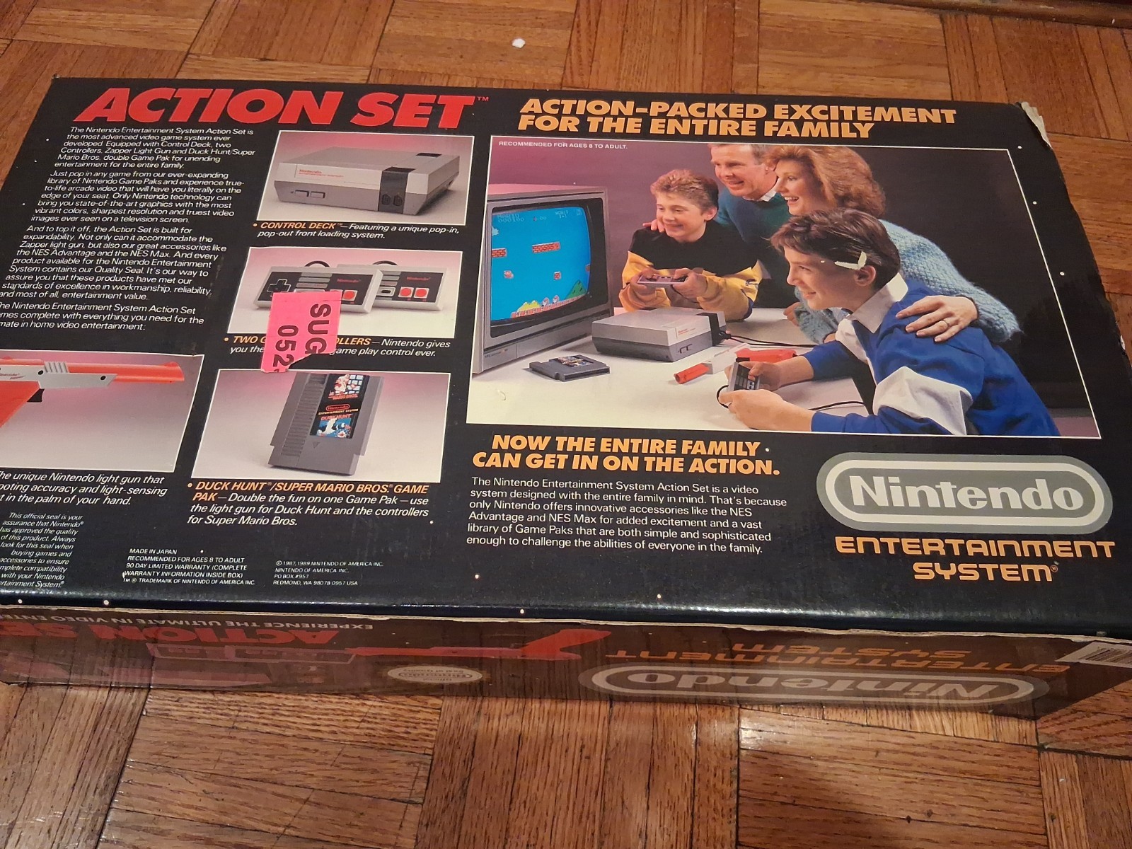 Nintendo NES Action Set Console Bundle w/ Original Box & Zapper Light Gun