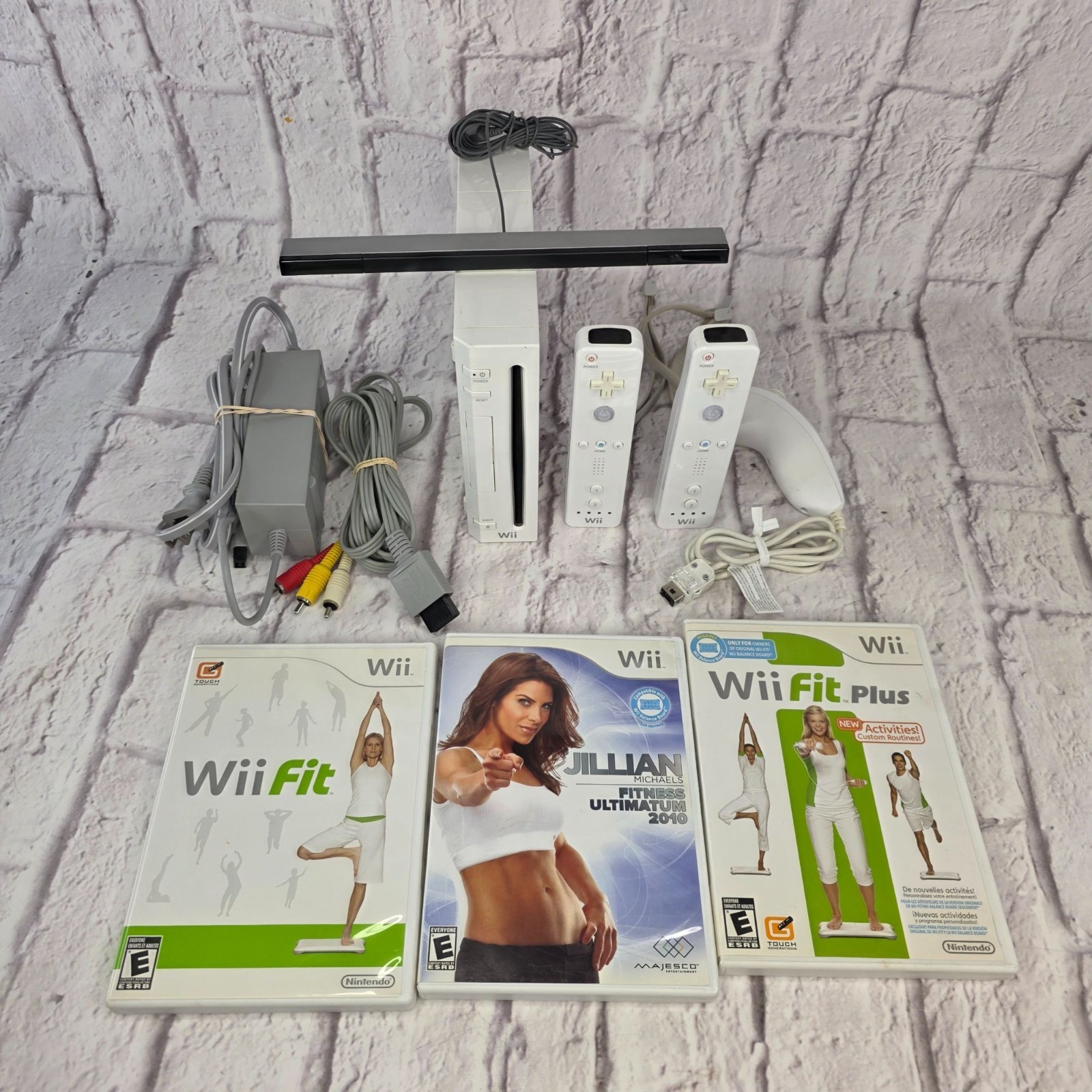 Nintendo Wii Bundle 2 Controllers 1 Nunchuck 3 Fitness Games Cables & Sensor Bar