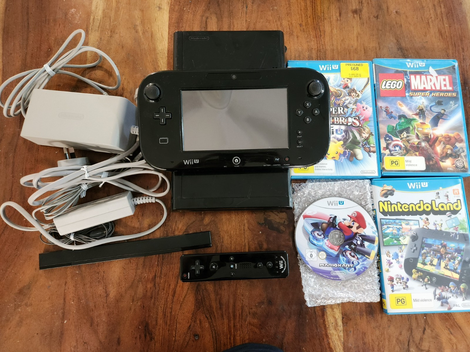 Nintendo Wii U 32GB Black Console Bundle Mario Kart 8 Super Smash Bros PAL