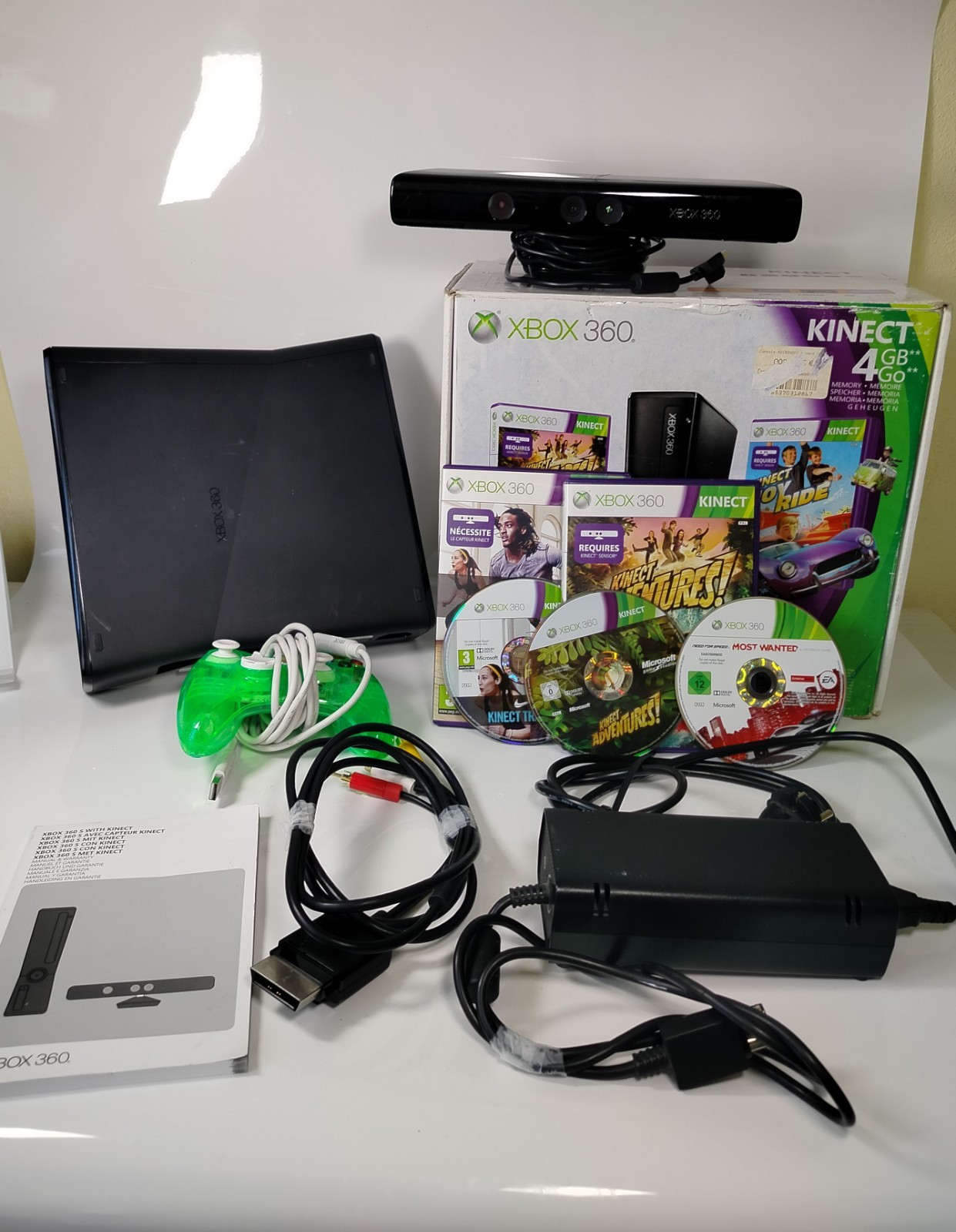 MICROSOFT XBOX 360 4GB CONSOLE WITH KINECT AND BOX – Controllers & Games