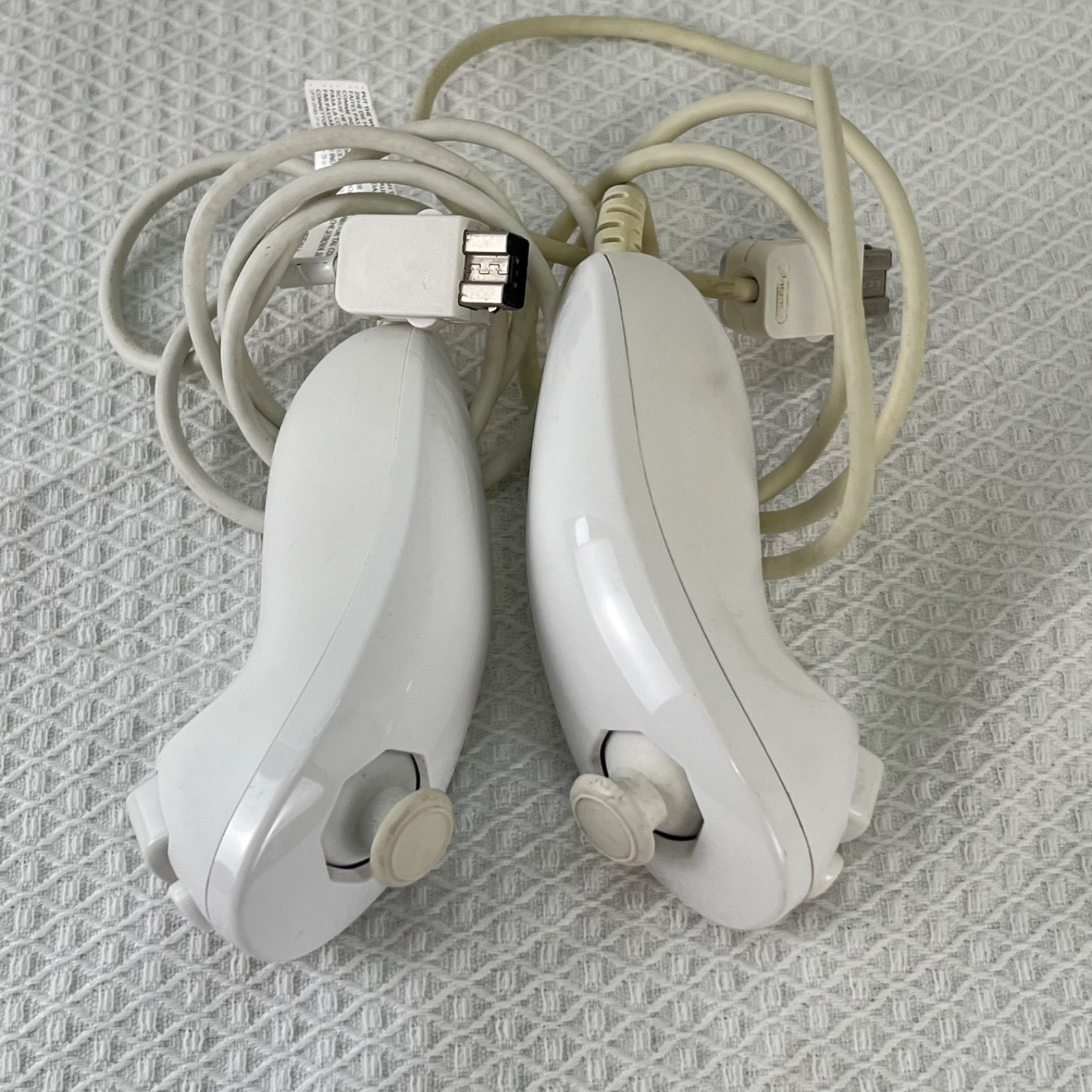 Nintendo Wii Console Bundle RVL-001 White Wii Fit 2 OEM Nunchuks Tested