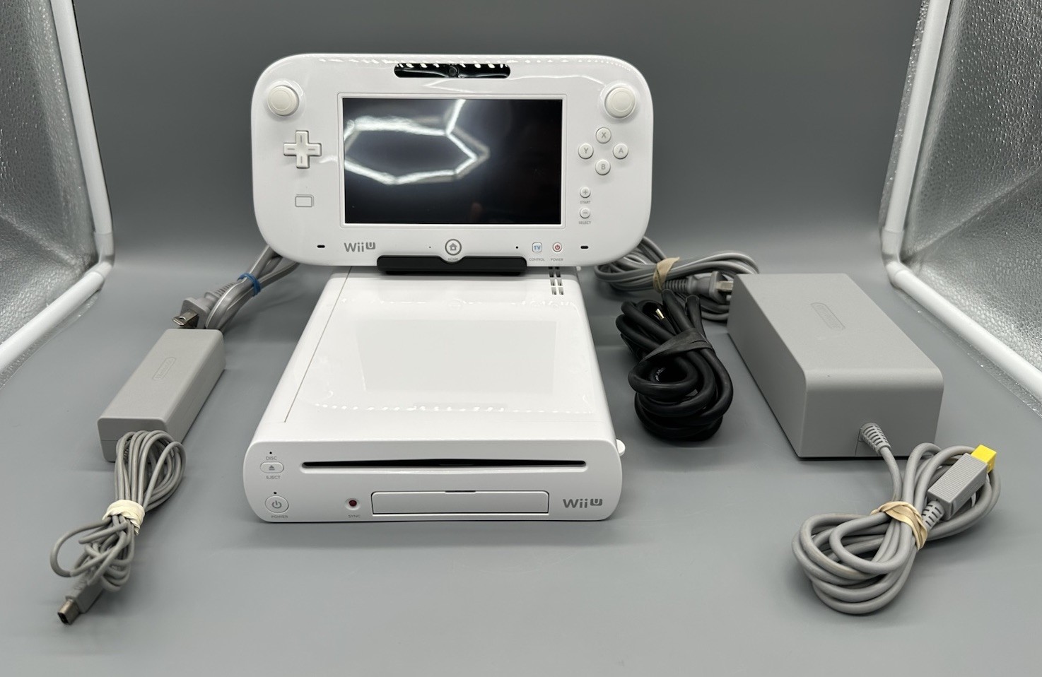 Nintendo Wii U WUP-001(02) 8GB White Home Video Game Console