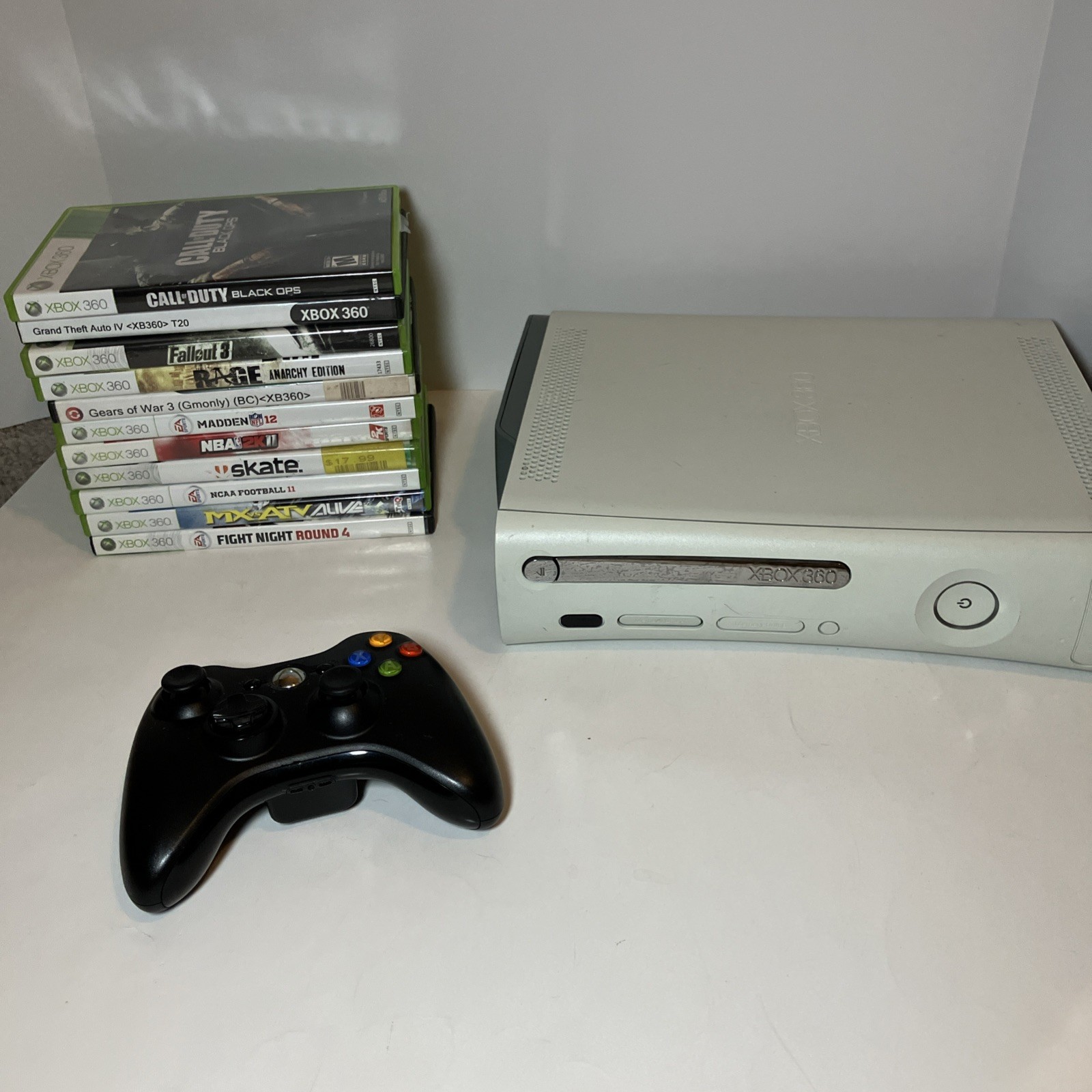 Microsoft Xbox 360 Pro System Bundle 60GB White Console (4)
