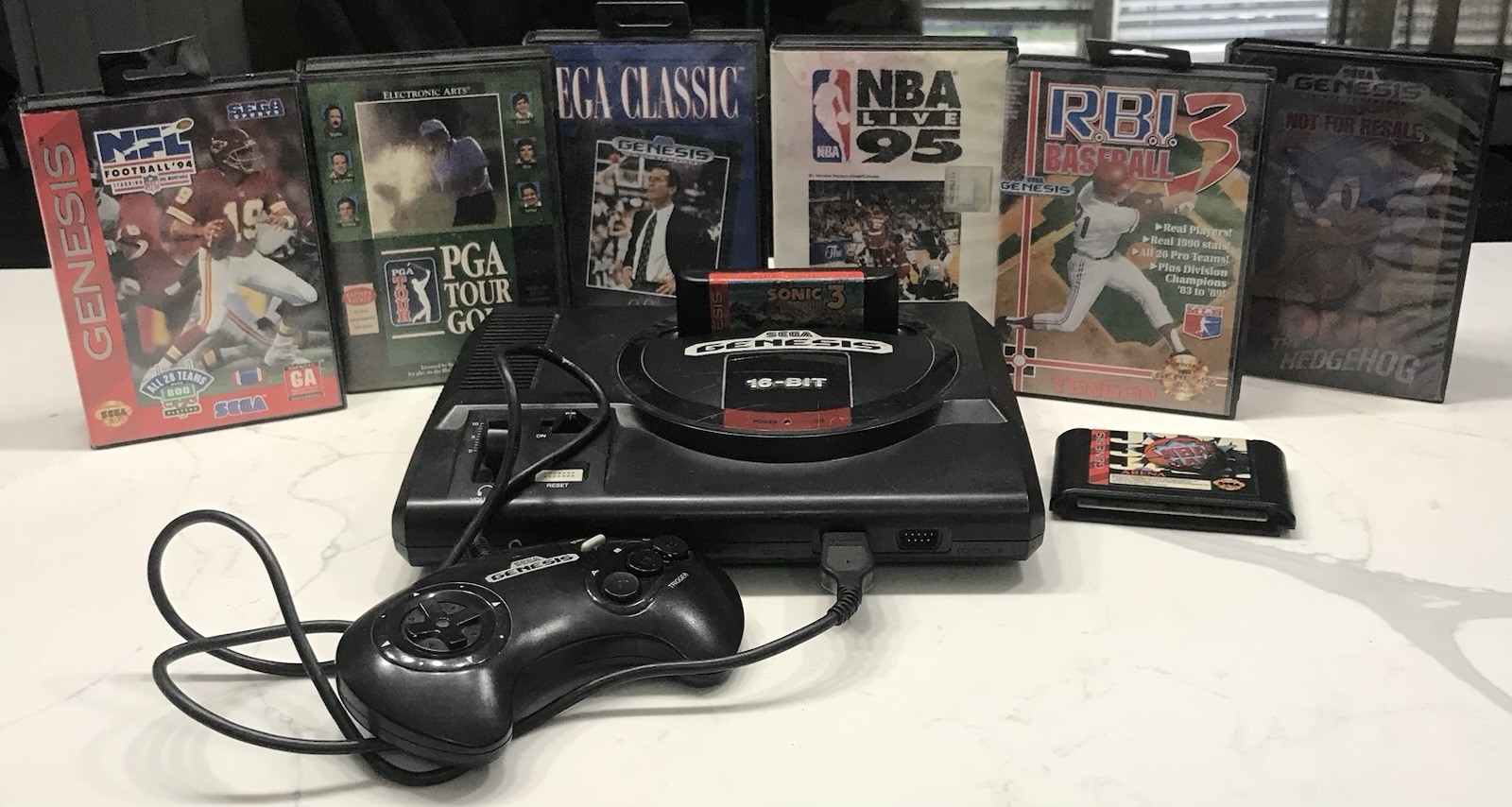 Sega Genesis Console System with (8) Video Games MODEL 1/16-BIT vtg gaming 1601