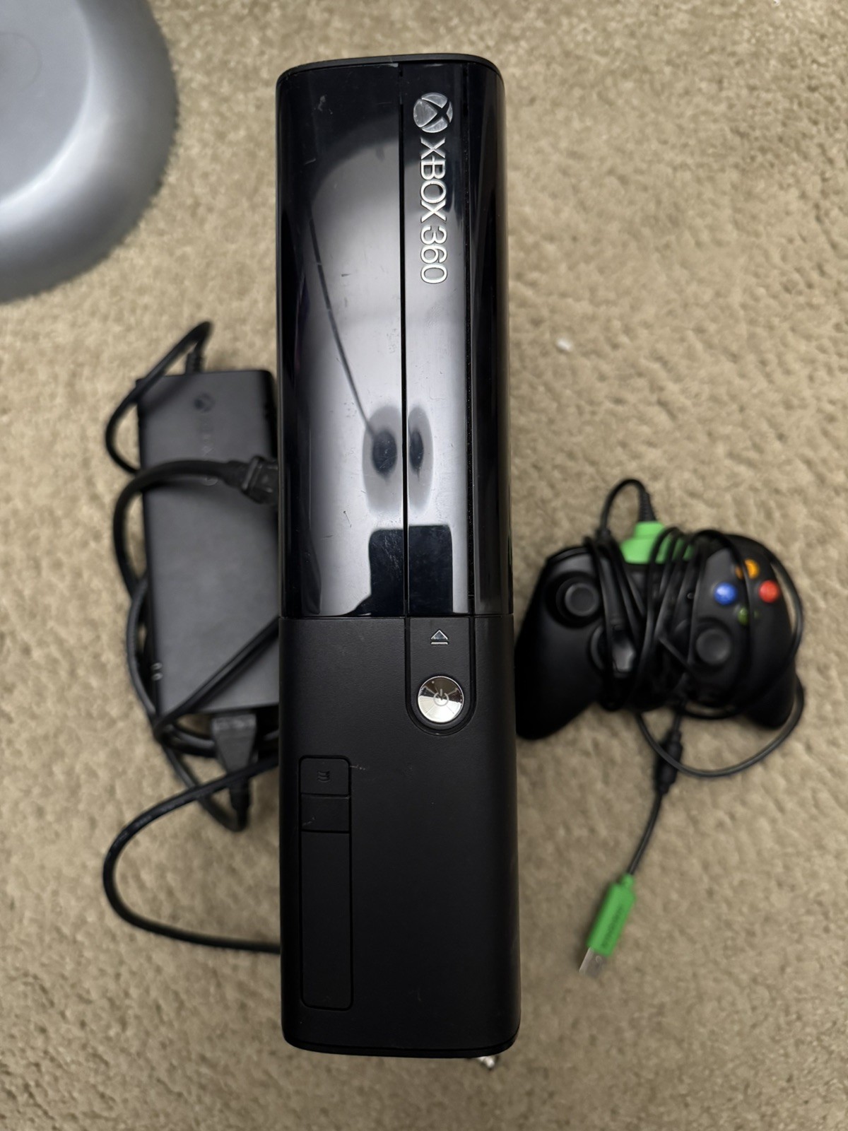 Microsoft Xbox 360 E – Model 1538 – W/ 6 GAMES COD, RDR, and more