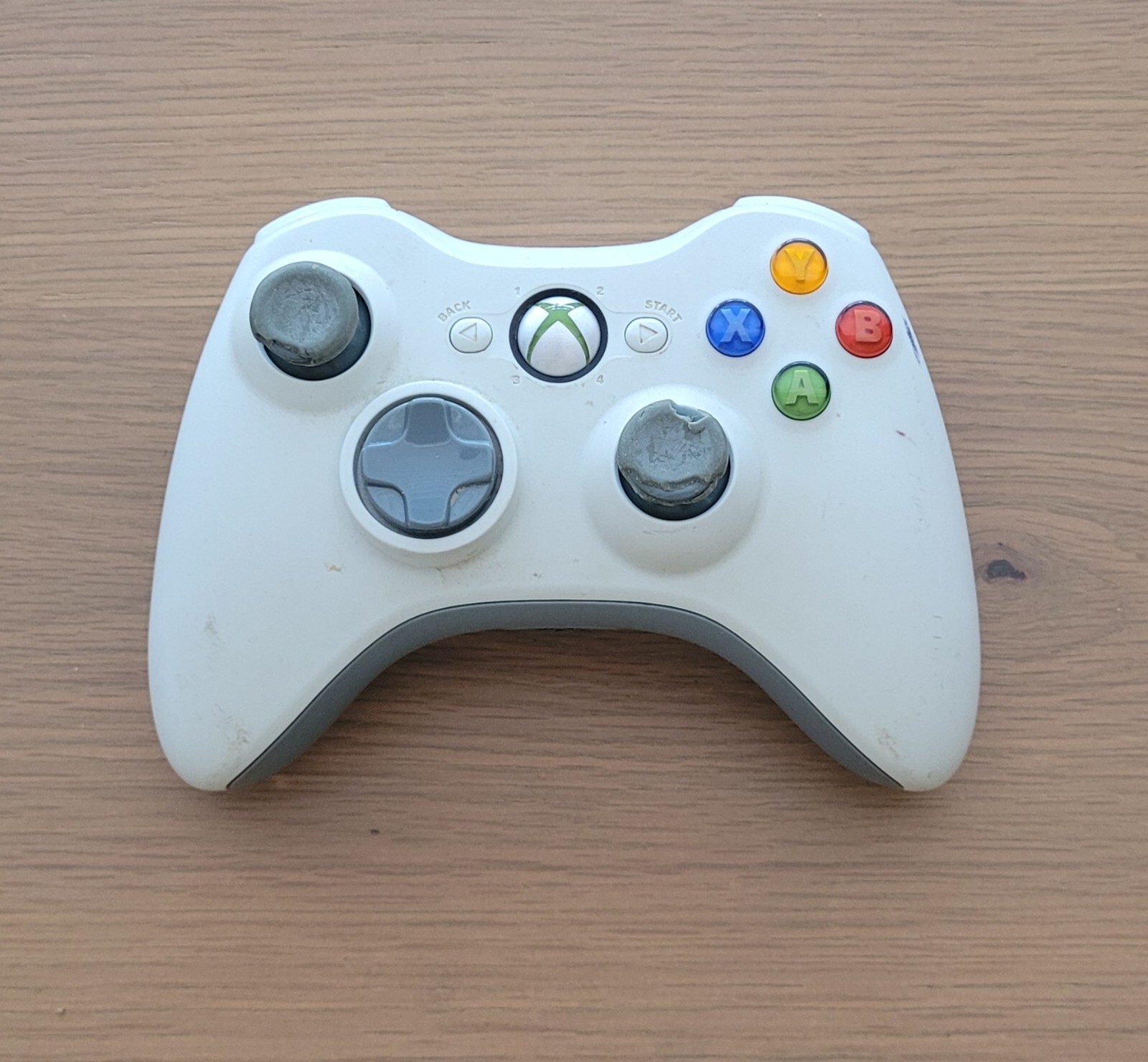 Pre-Owned Microsoft Xbox 360 Bundle 60GB White Console Adapter 2 Controllers