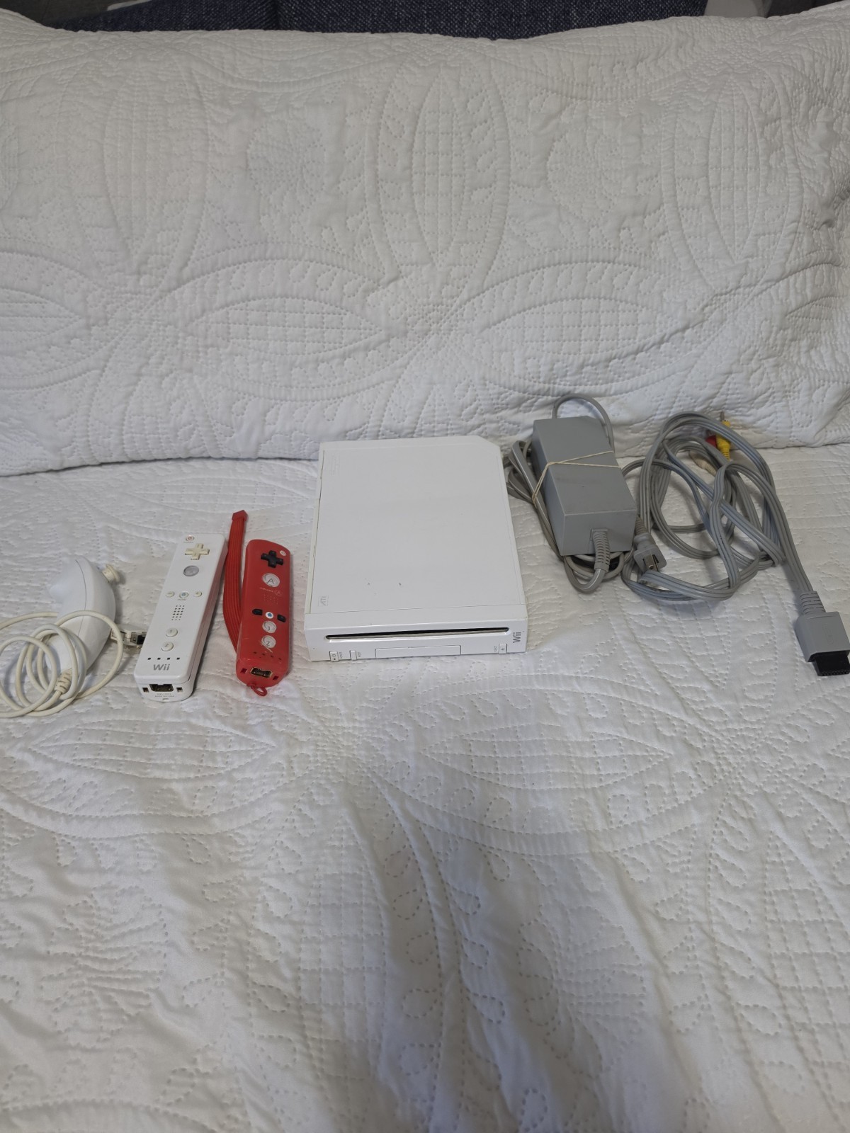 Nintendo Wii Console RVL-001 Tested w/ 2 Controllers 1 Nunchucks & Cables
