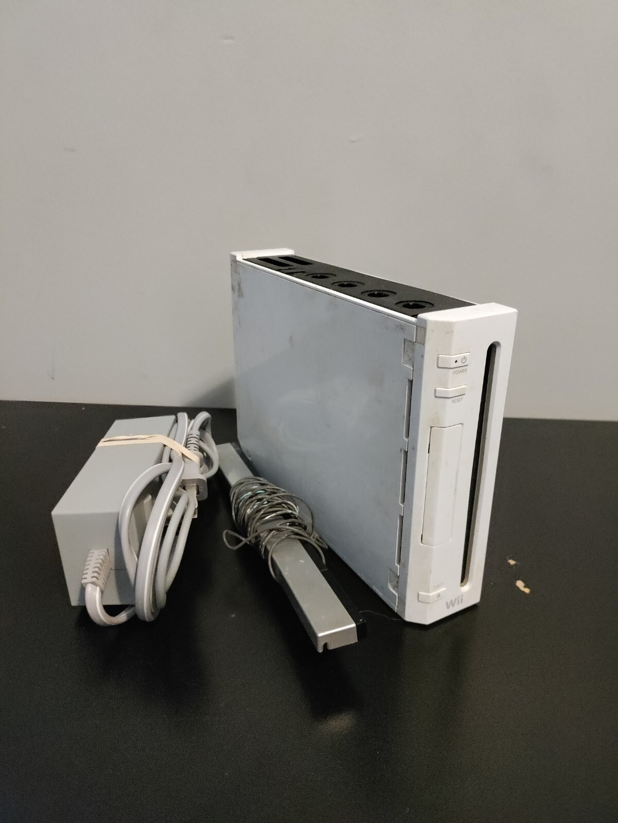 Nintendo Wii Replacement Console No AV Cable or Controller White RVL-001 Tested