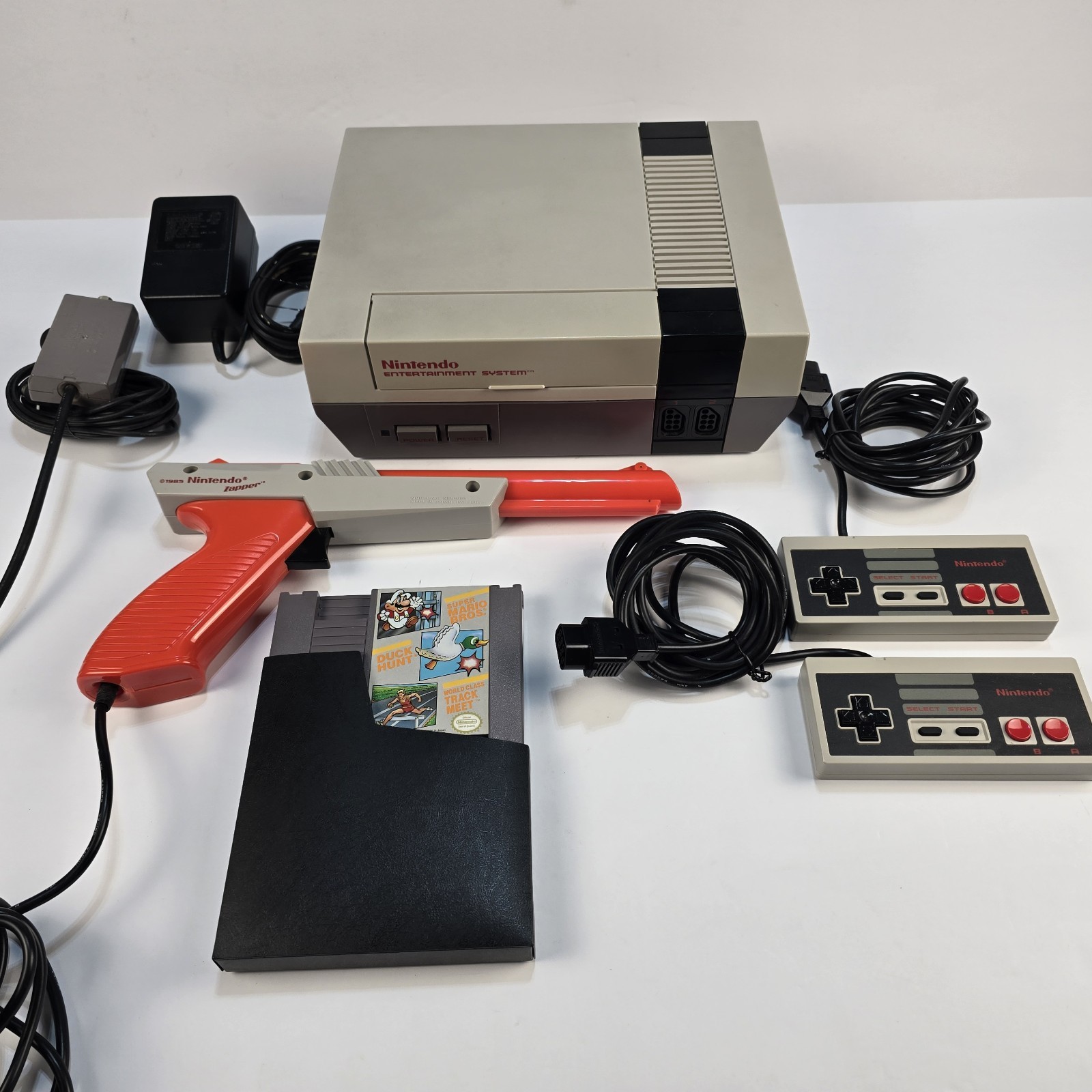 Nintendo NES 001 Console Bundle 1989 Mario Duck Hunt Track Meet Zapper Serial Us