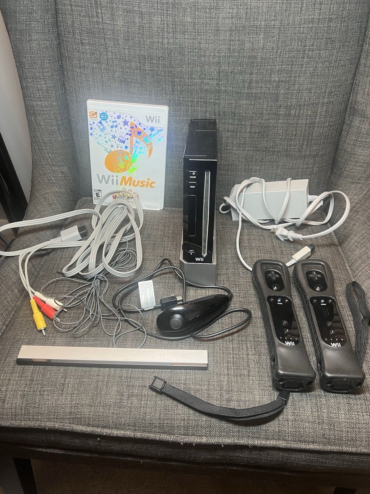 Nintendo Wii Console RVL-101 With Accessories & Game