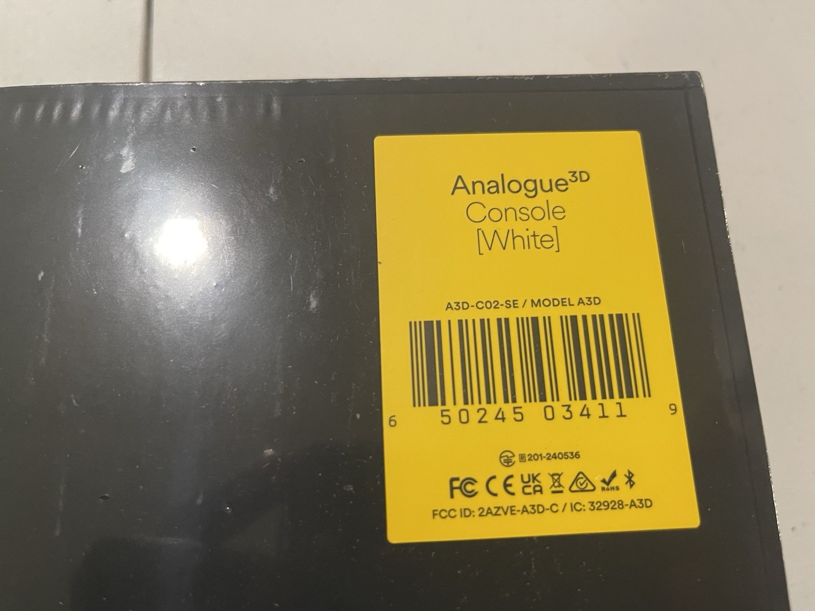 Analogue 3D WHITE Console + 3 controllers – Factory Sealed
