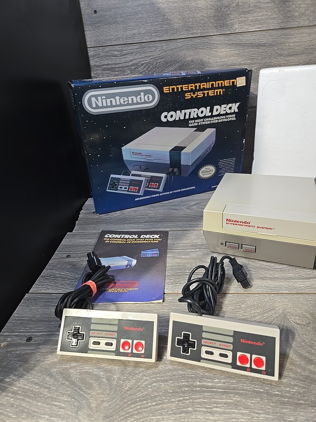 Nintendo NES Control Deck Home Console CIB 2 controllers Tested Good Condition