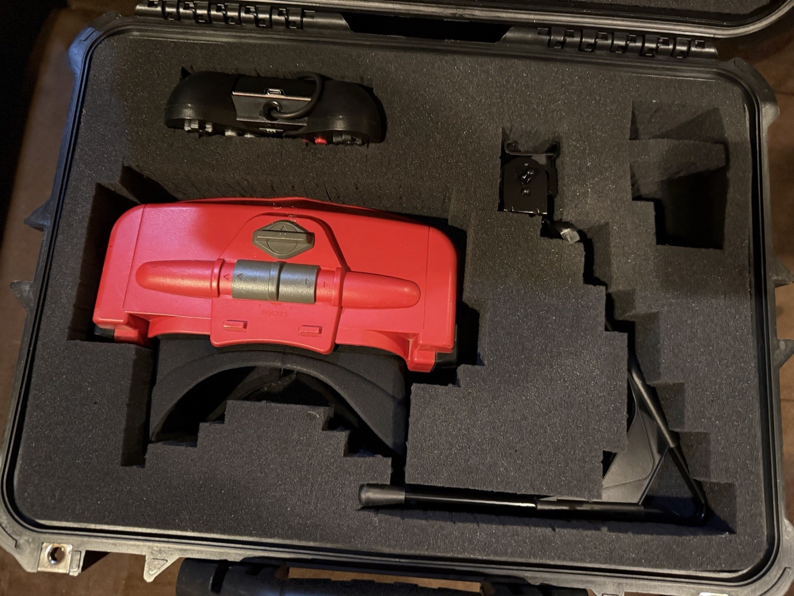 Nintendo VIRTUAL BOY System SOLDER FIXED Lockable HARD CASE Weather DUST PROOF