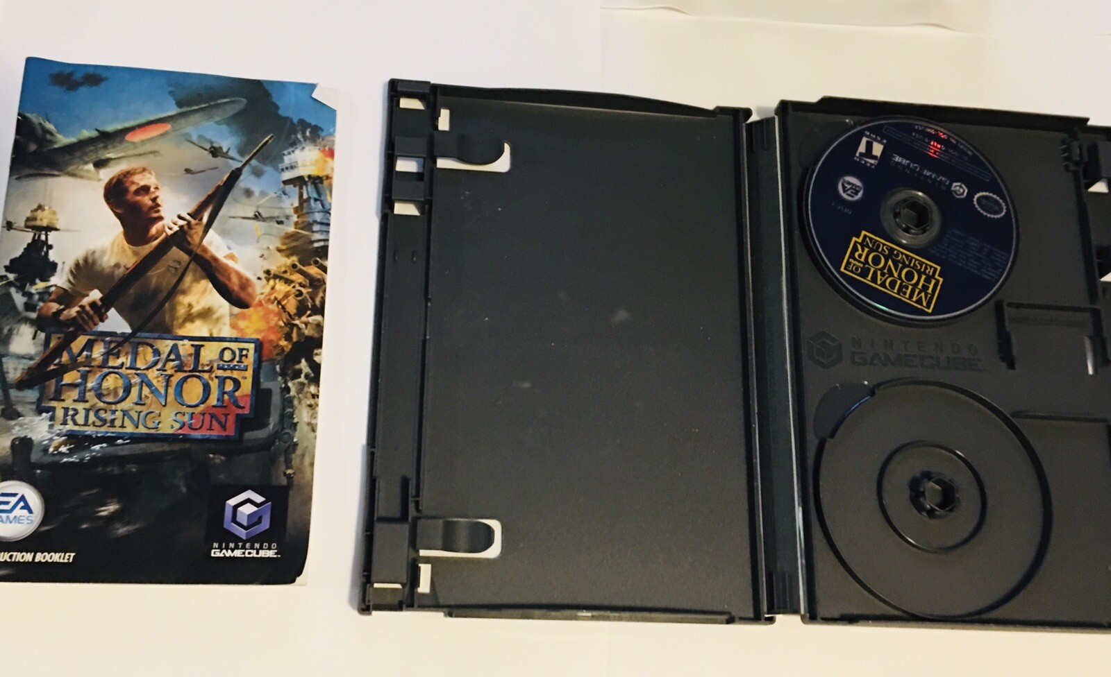 Gamecube w/ Old Skool Controller *Includes Medal Of Honor Rising Sun Disc 1 Only