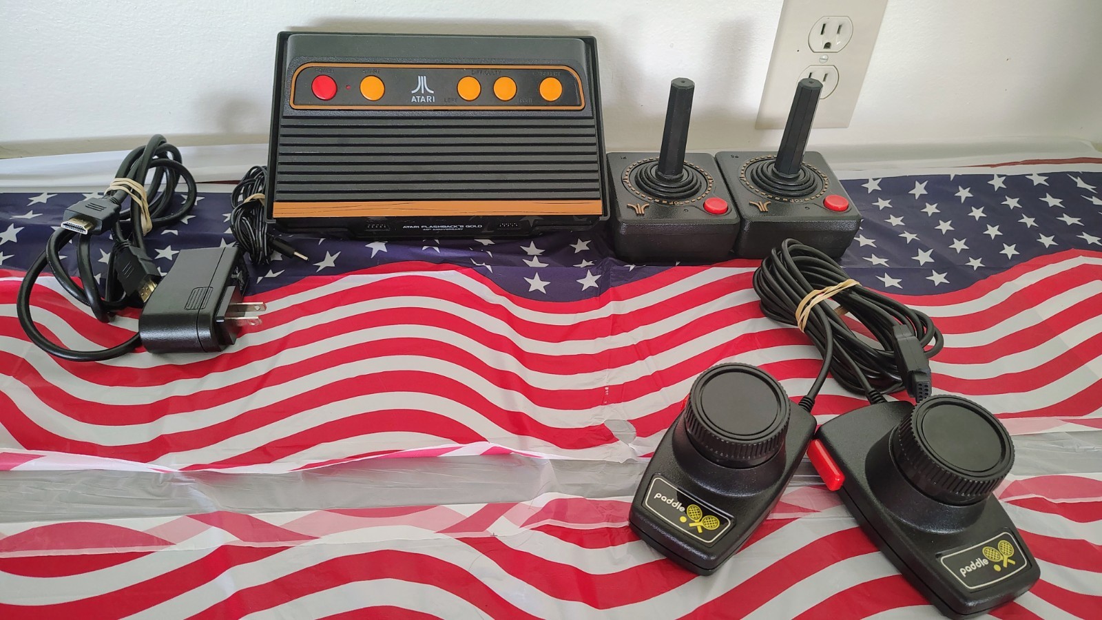 ATARI FLASHBACK 8 GOLD CLASSIC GAME CONSOLE 40th ANNIVERSARY EDITION BUNDLE