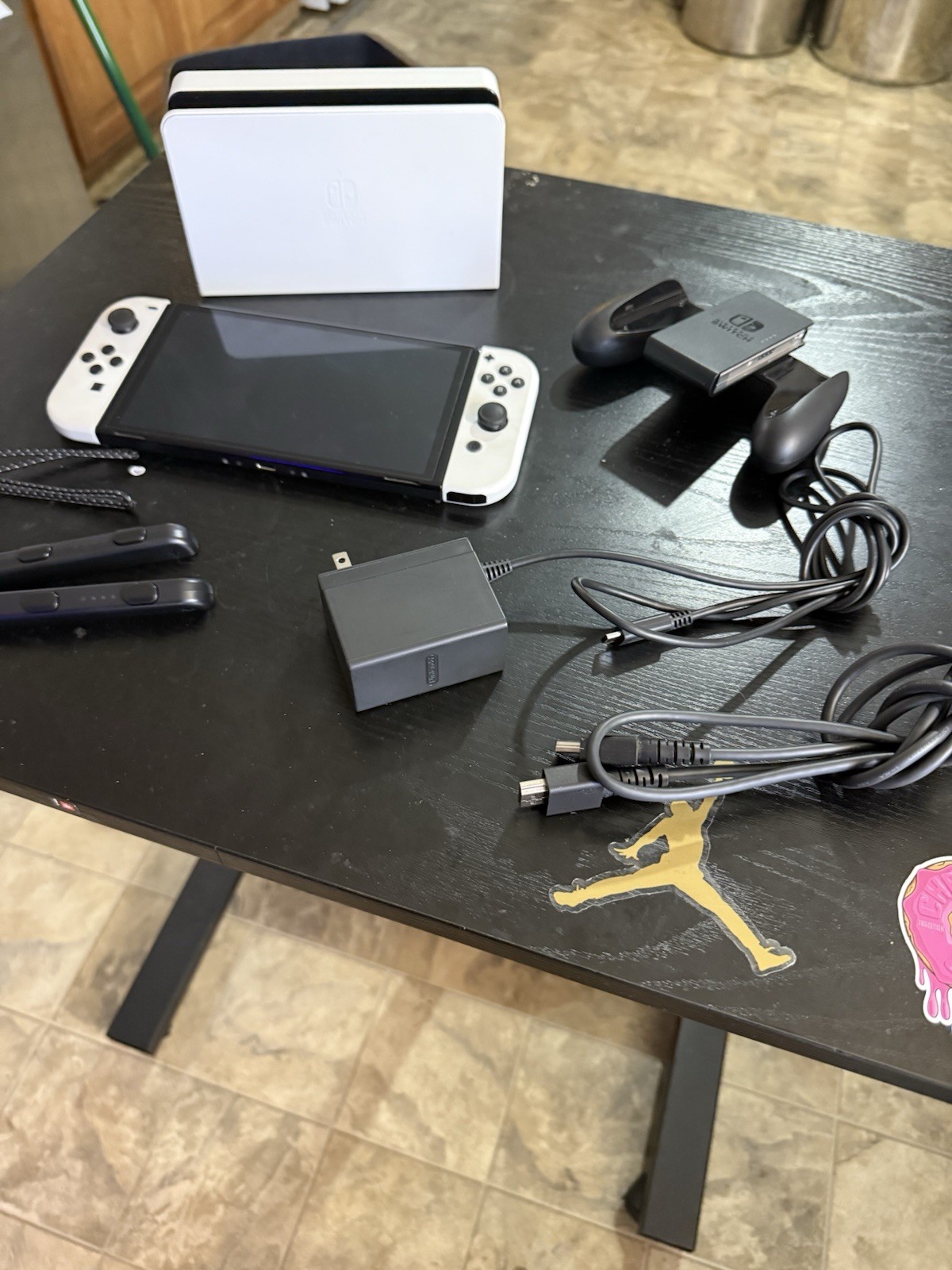 Nintendo Switch OLED Model – 64GB/White (HEGSKAAAA)