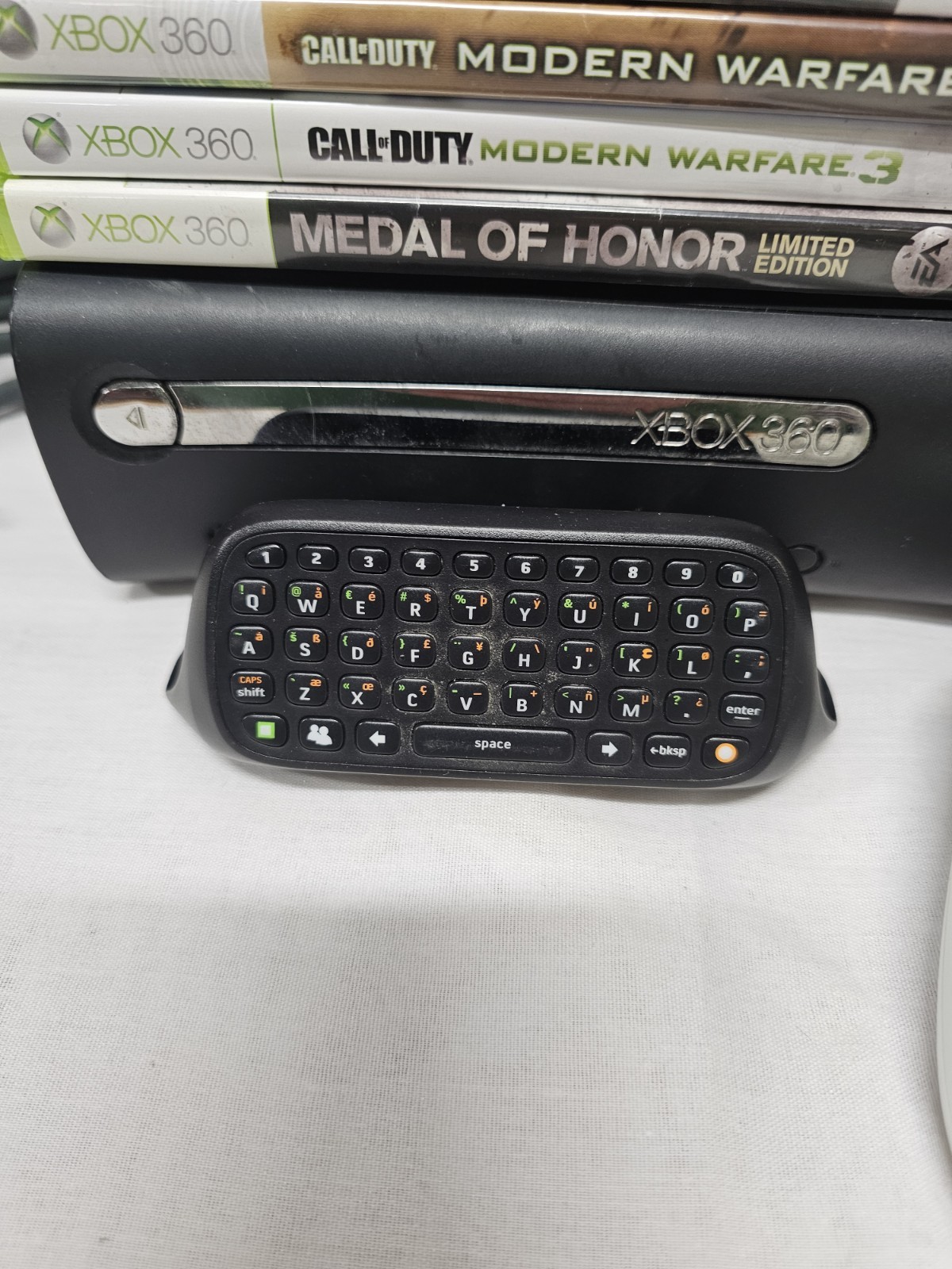 Microsoft Xbox 360 Elite Game Console Bundle 16 Games Webcam Chatpad