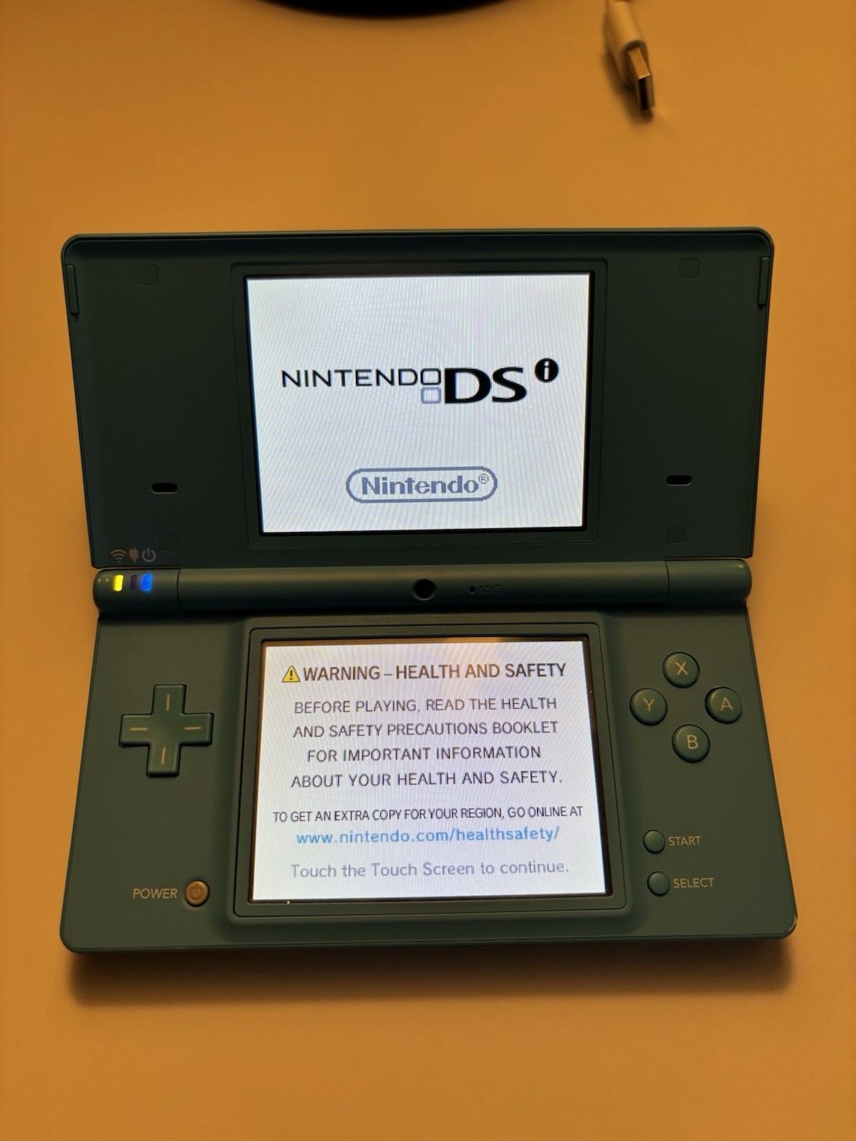 Nintendo DSi Console & 23 Nintendo DS Game Lot (w/ Mario Kart DS) & Case