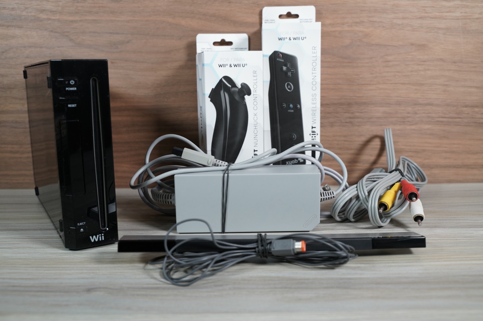 Nintendo Wii Black RVL-001 Console w/Controller Sensor A/V Power Supply Tested