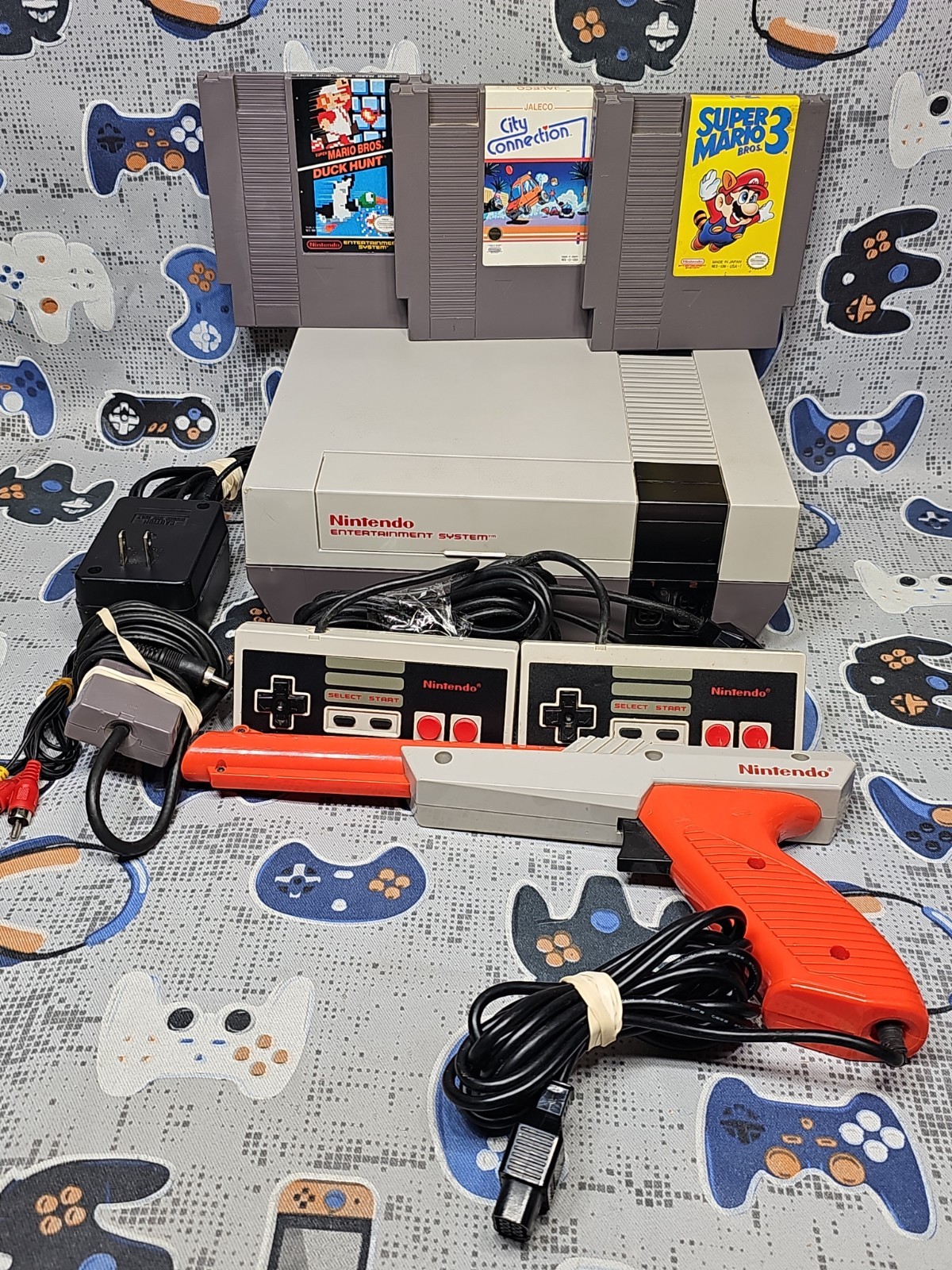 Nintendo NES PACKAGE DEAL GAMES, 2 CONTROLLERS, POWER CORD, A/V, 4 GAMES TESTED