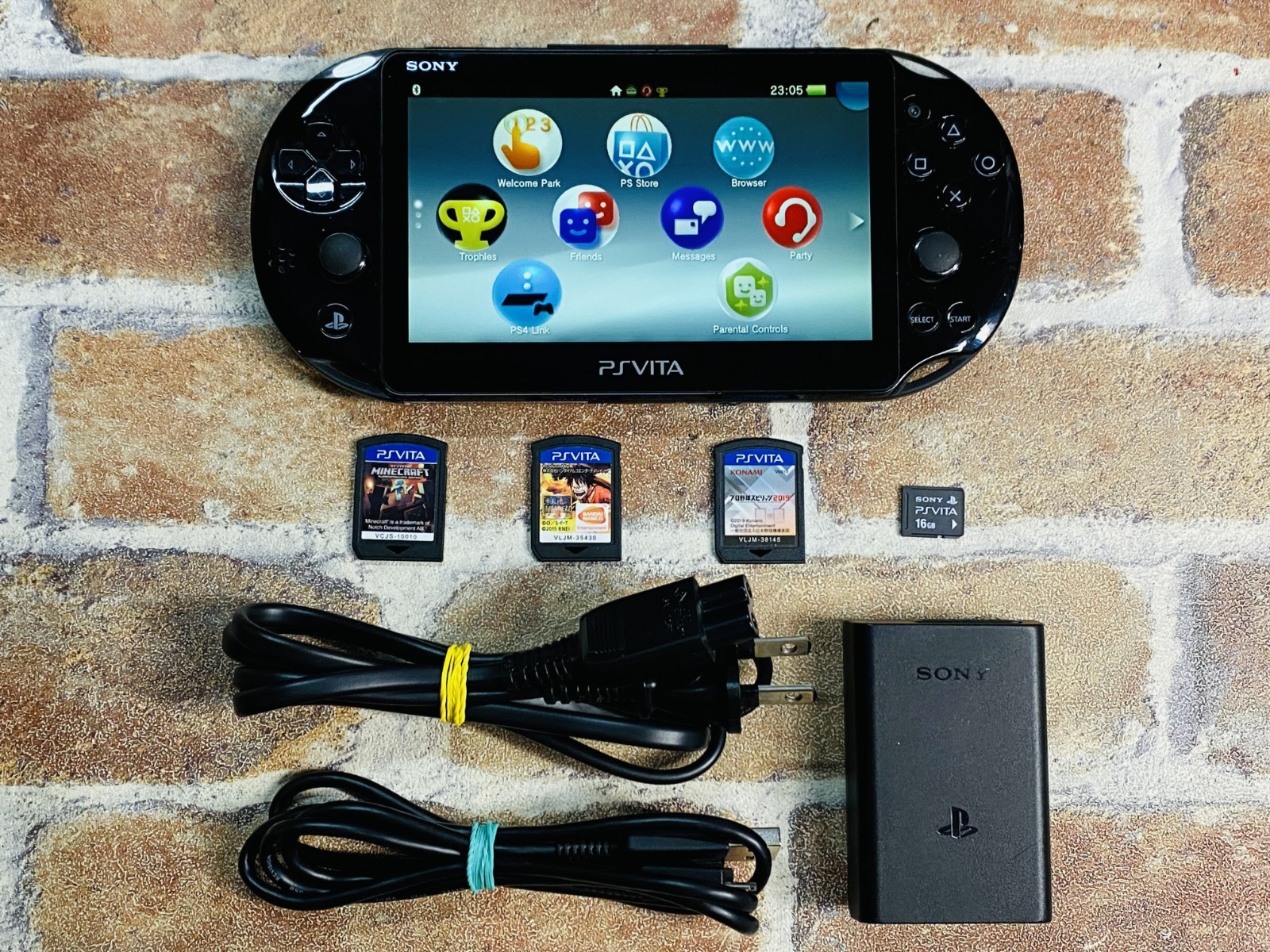 PS Vita Black PCH 2000 SONY PlayStation Japan 16GB Charger 3 Games No.2D DDP
