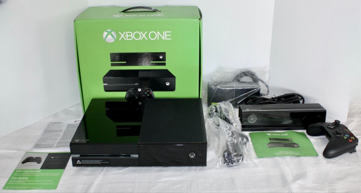 CIB XBOX ONE 500GB Video Game System Console Kinect Controller 2013