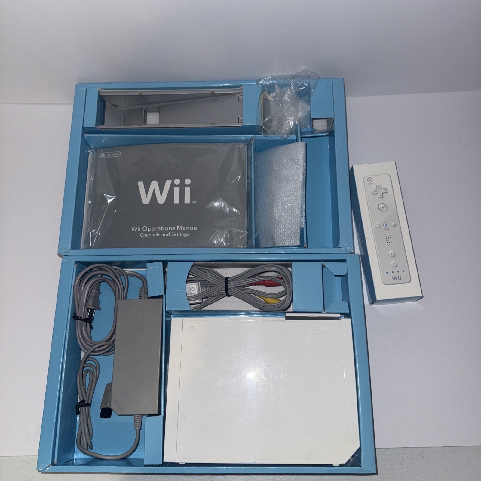 Nintendo Wii Console System RVL-001 In The Original Box w/ New Nunchuk