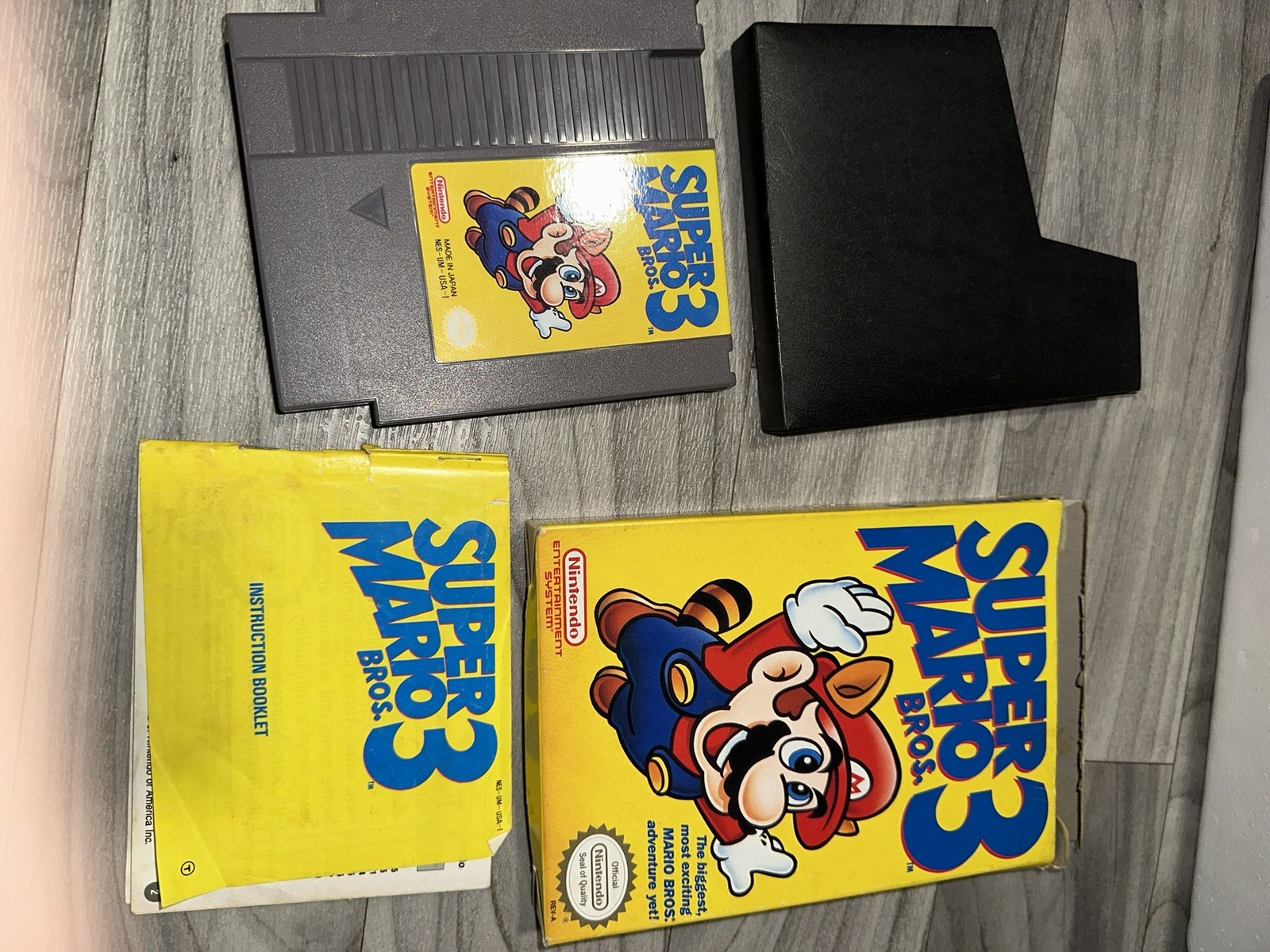 1992 Nintendo NES Challenge Set Super Mario 3 Video Game Console